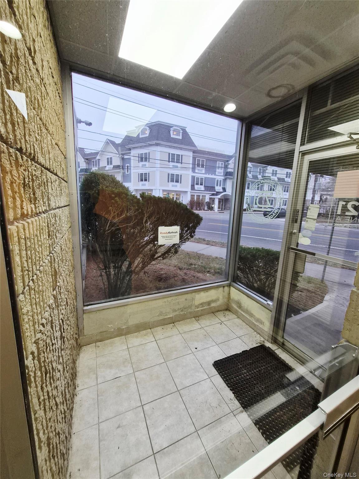 #6 photo, 121 W Oak Street, サフォーク郡 Amityville , NY 11701