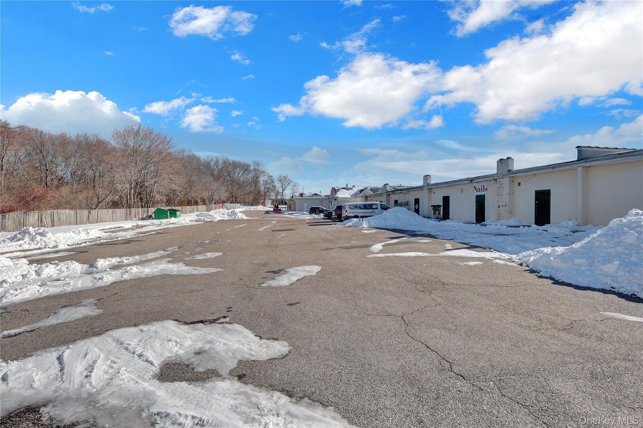 #14 photo, 35 Middle Country Rd, サフォーク郡 Middle Island , NY 11727