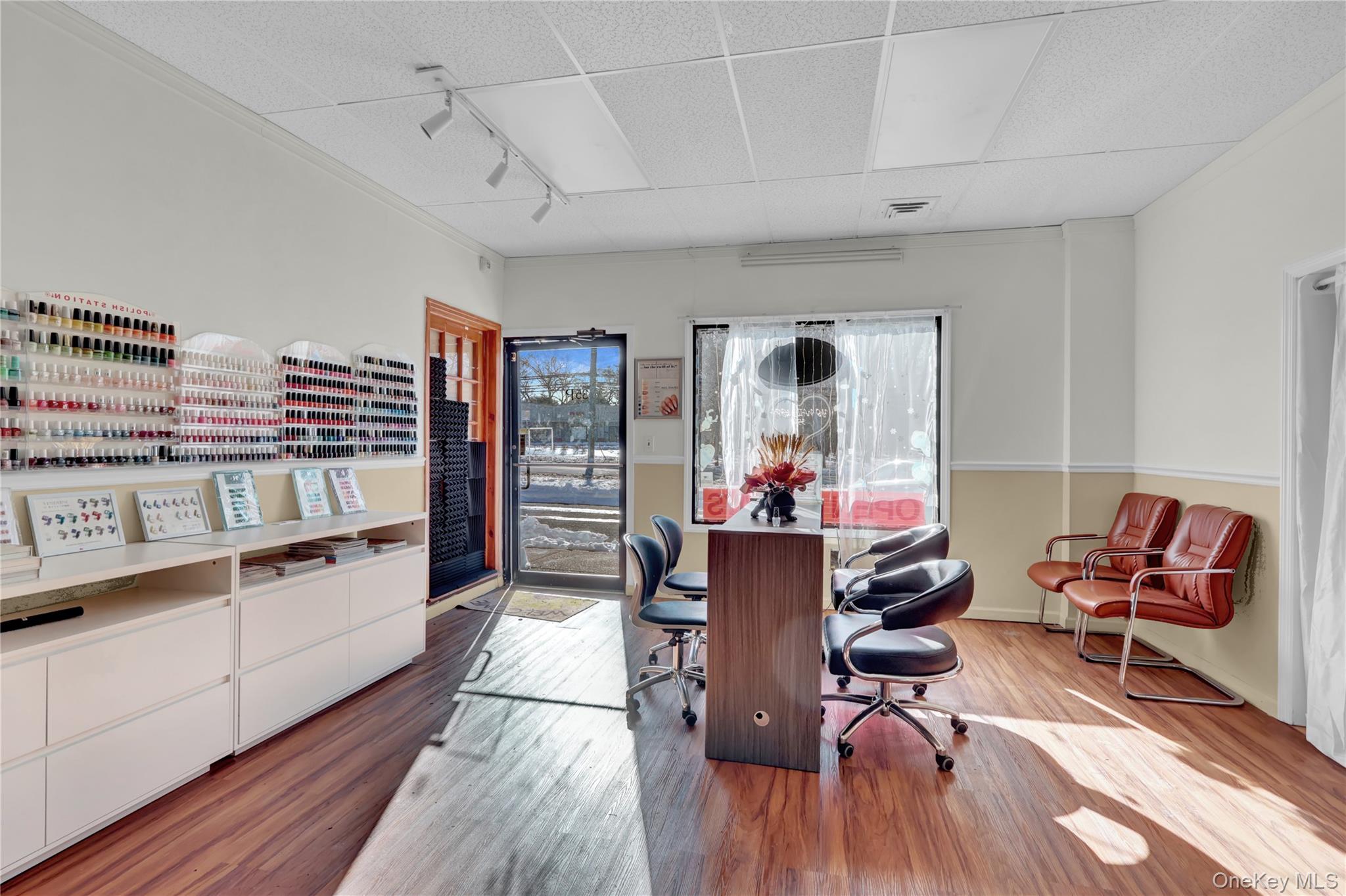 #5 photo, 35 Middle Country Rd, サフォーク郡 Middle Island , NY 11727