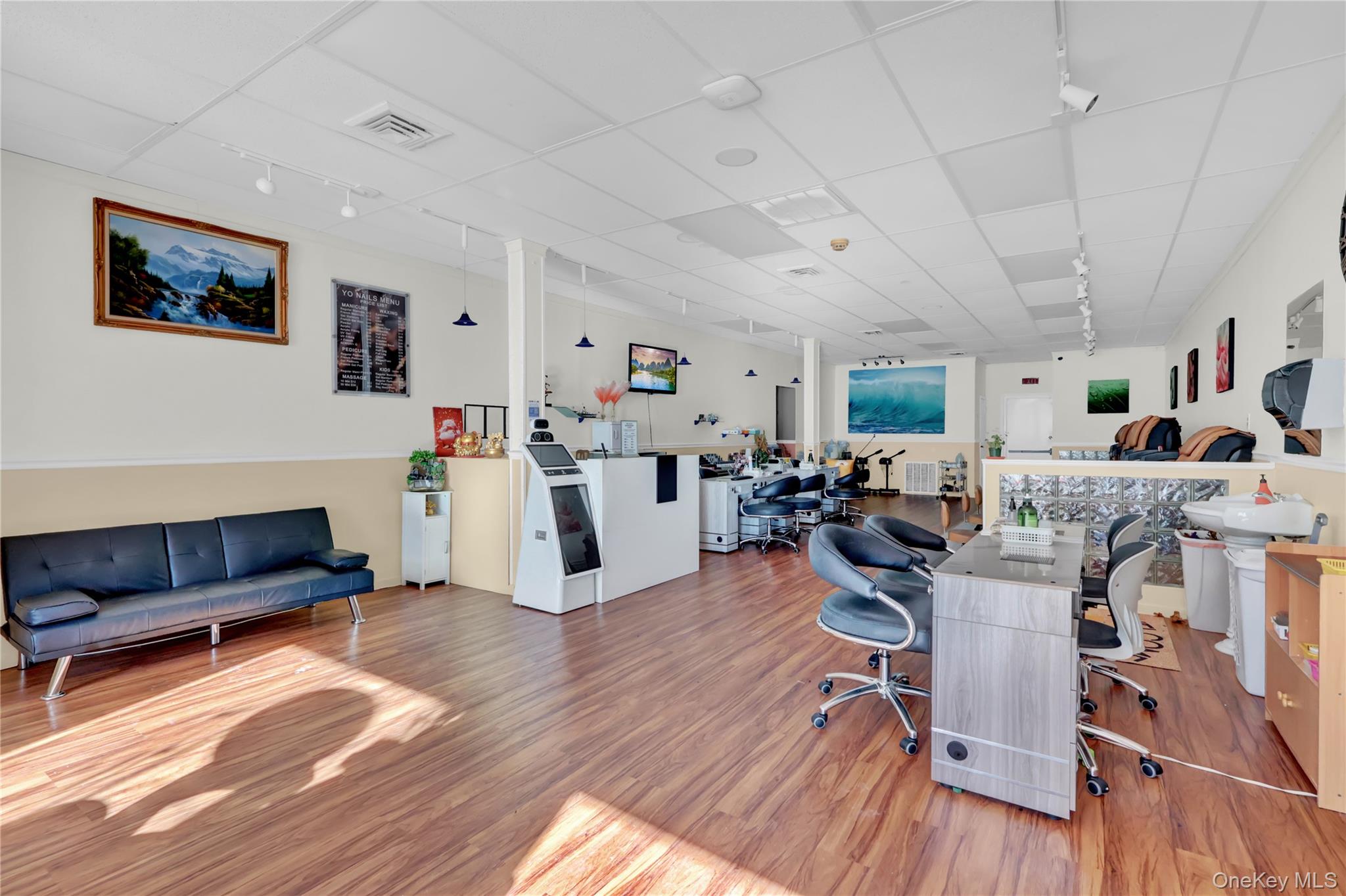 #8 photo, 35 Middle Country Rd, サフォーク郡 Middle Island , NY 11727