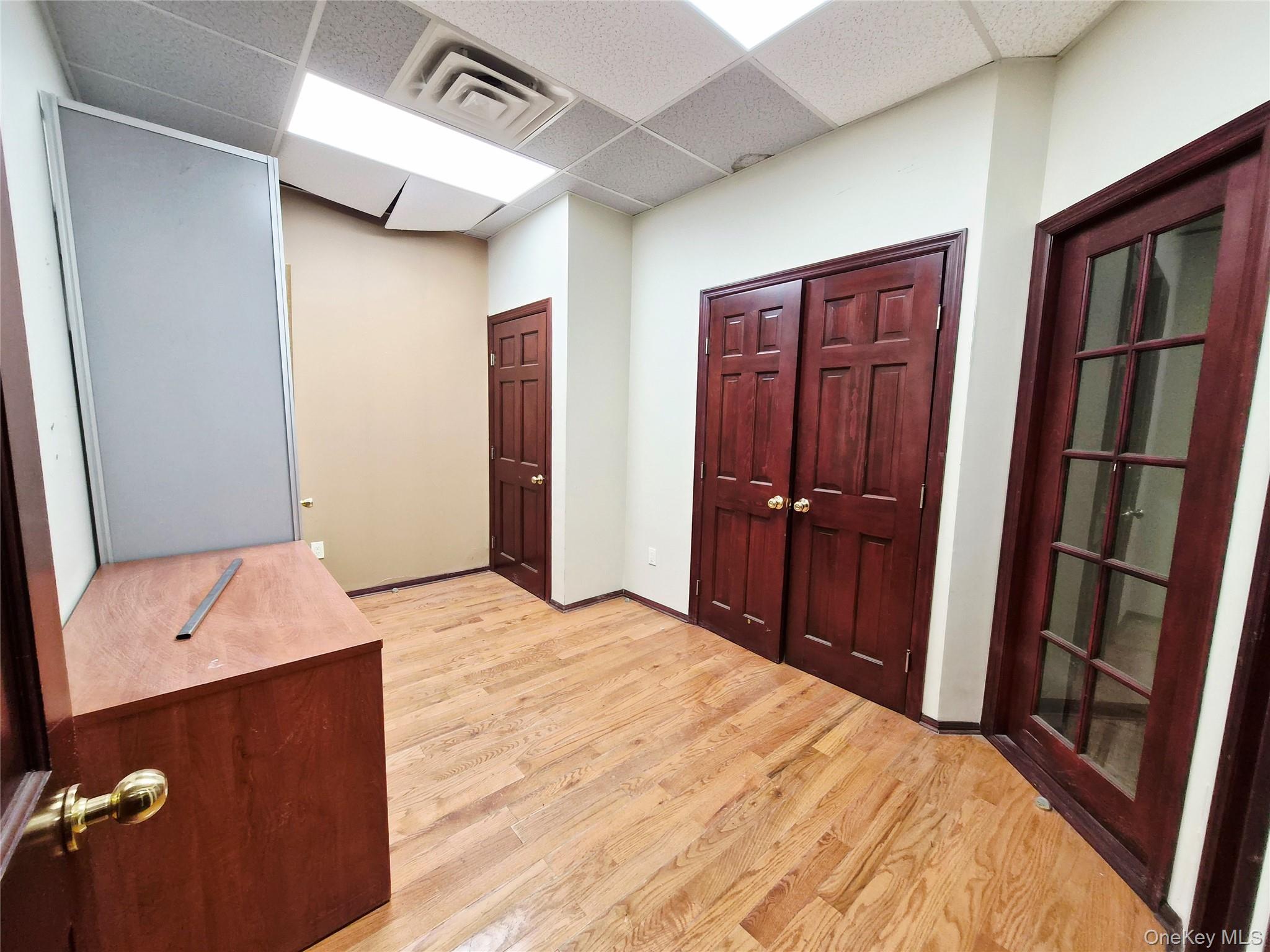 #10 photo, 121 W Oak Street, サフォーク郡 Amityville , NY 11701