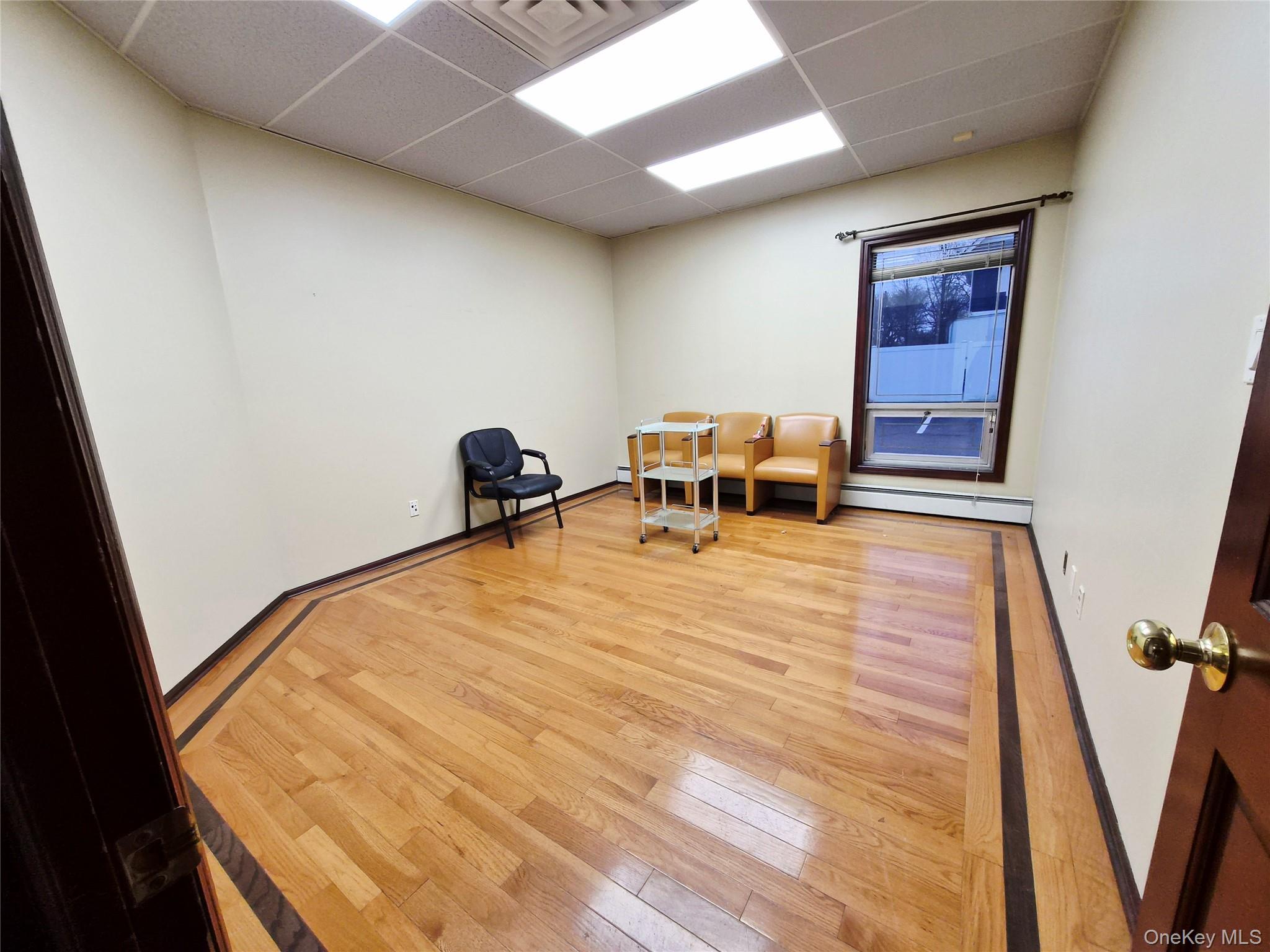 #11 photo, 121 W Oak Street, サフォーク郡 Amityville , NY 11701