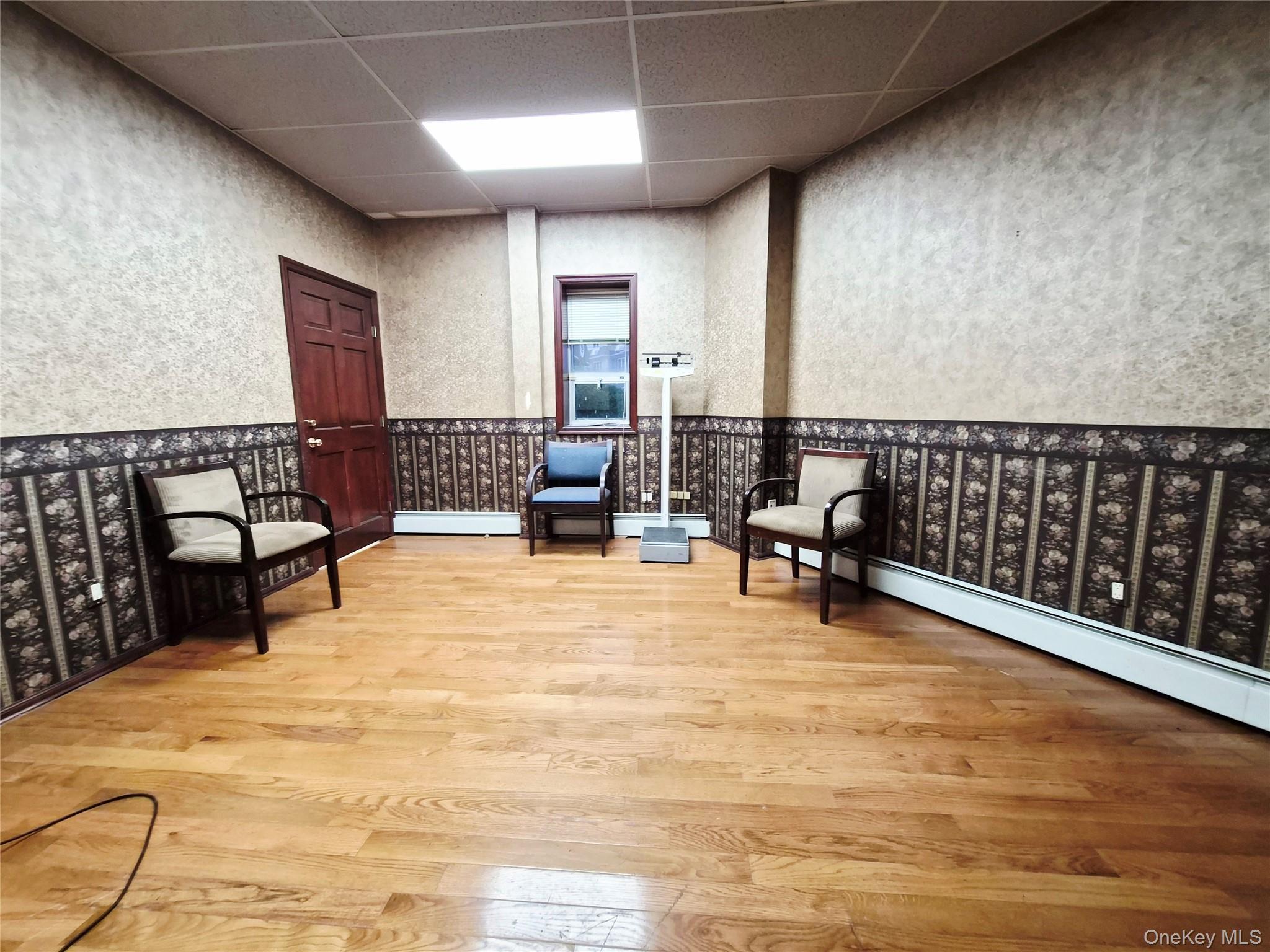 #3 photo, 121 W Oak Street, サフォーク郡 Amityville , NY 11701