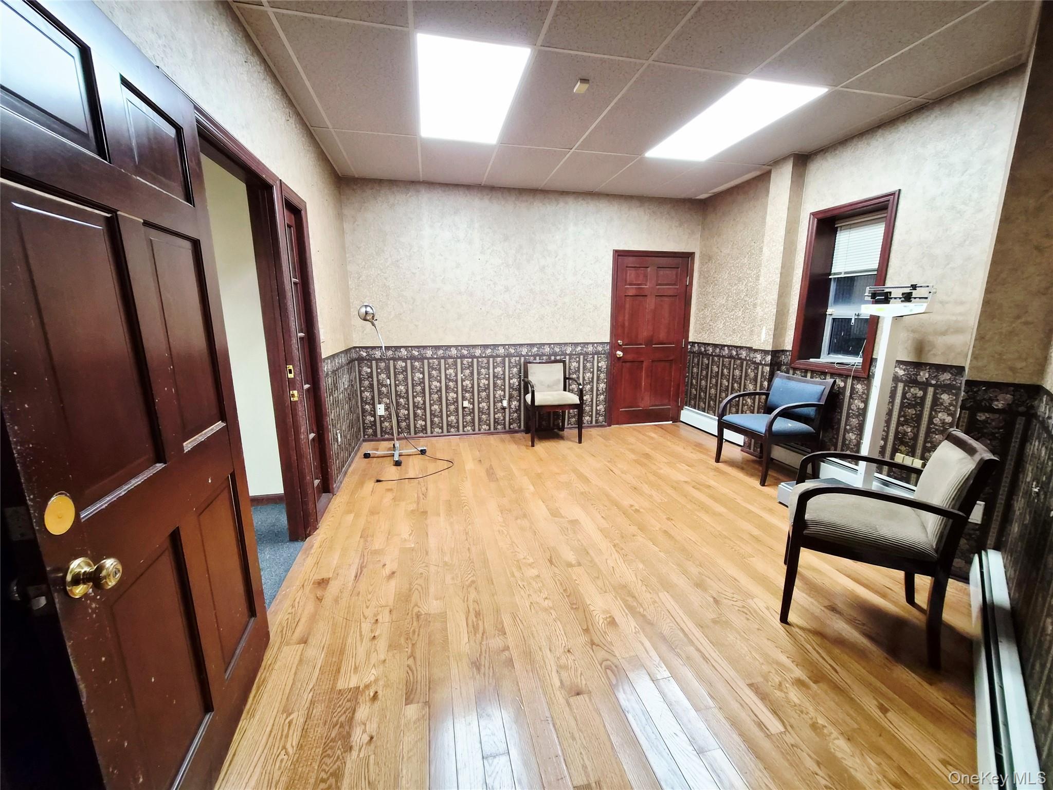 #5 photo, 121 W Oak Street, サフォーク郡 Amityville , NY 11701