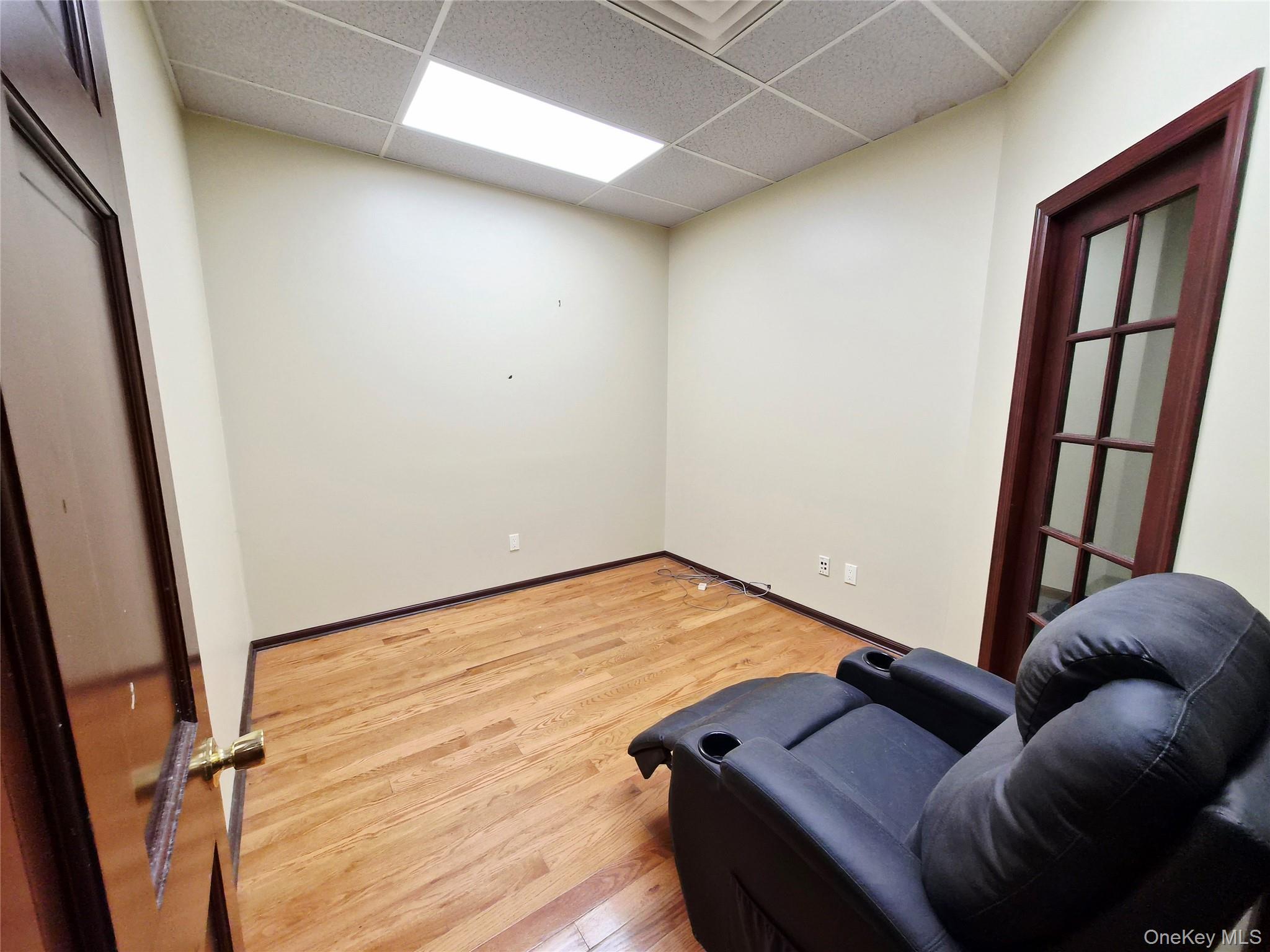 #6 photo, 121 W Oak Street, サフォーク郡 Amityville , NY 11701