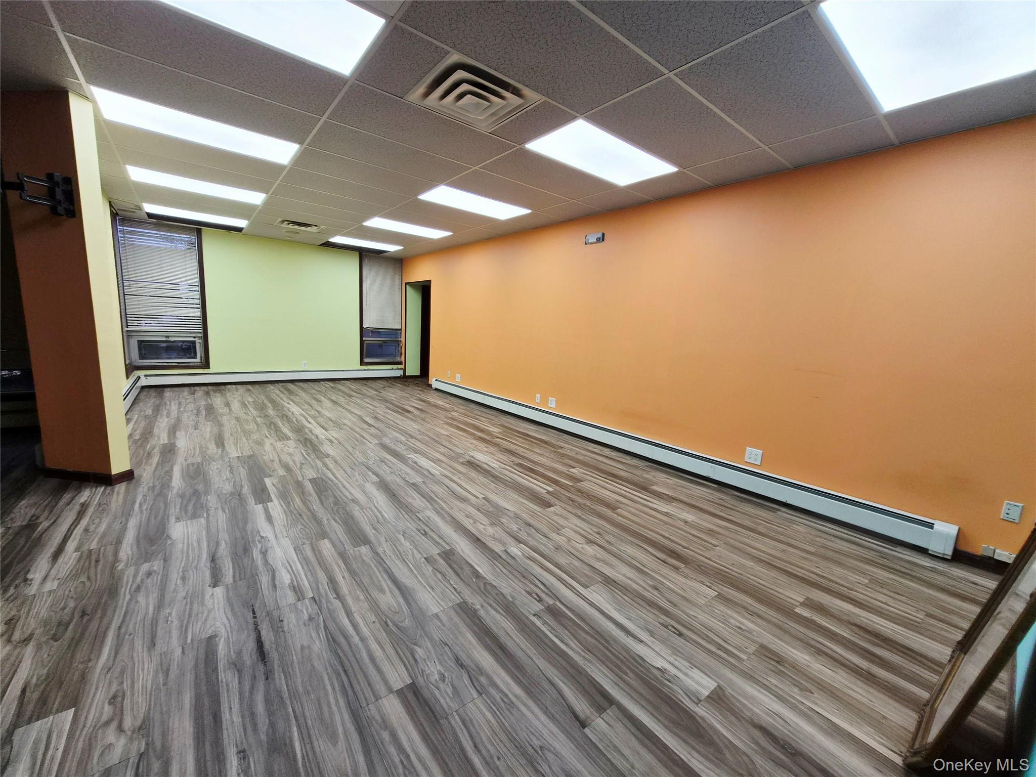 #1 photo, 121 W Oak Street, サフォーク郡 Amityville , NY 11701