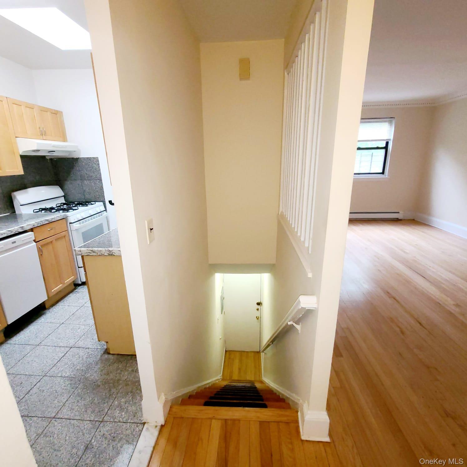 #15 photo, 72-38 Yellowstone Boulevard, Forest Hills , NY 11375