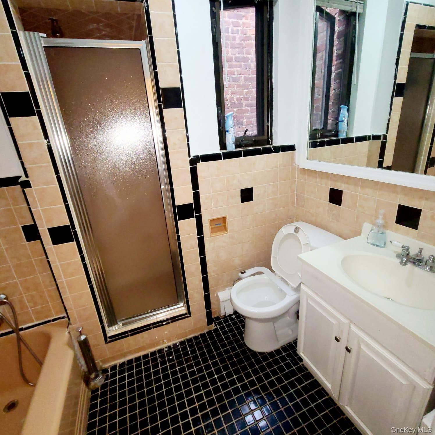 #17 photo, 72-38 Yellowstone Boulevard, Forest Hills , NY 11375