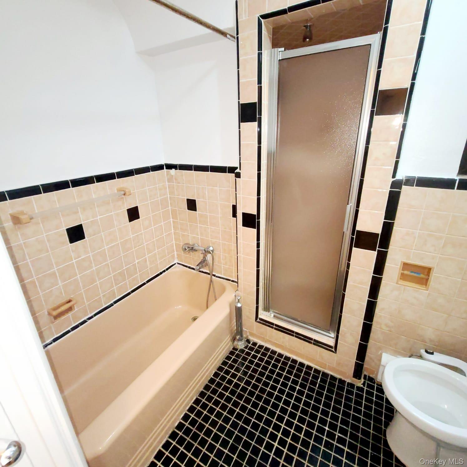 #18 photo, 72-38 Yellowstone Boulevard, Forest Hills , NY 11375