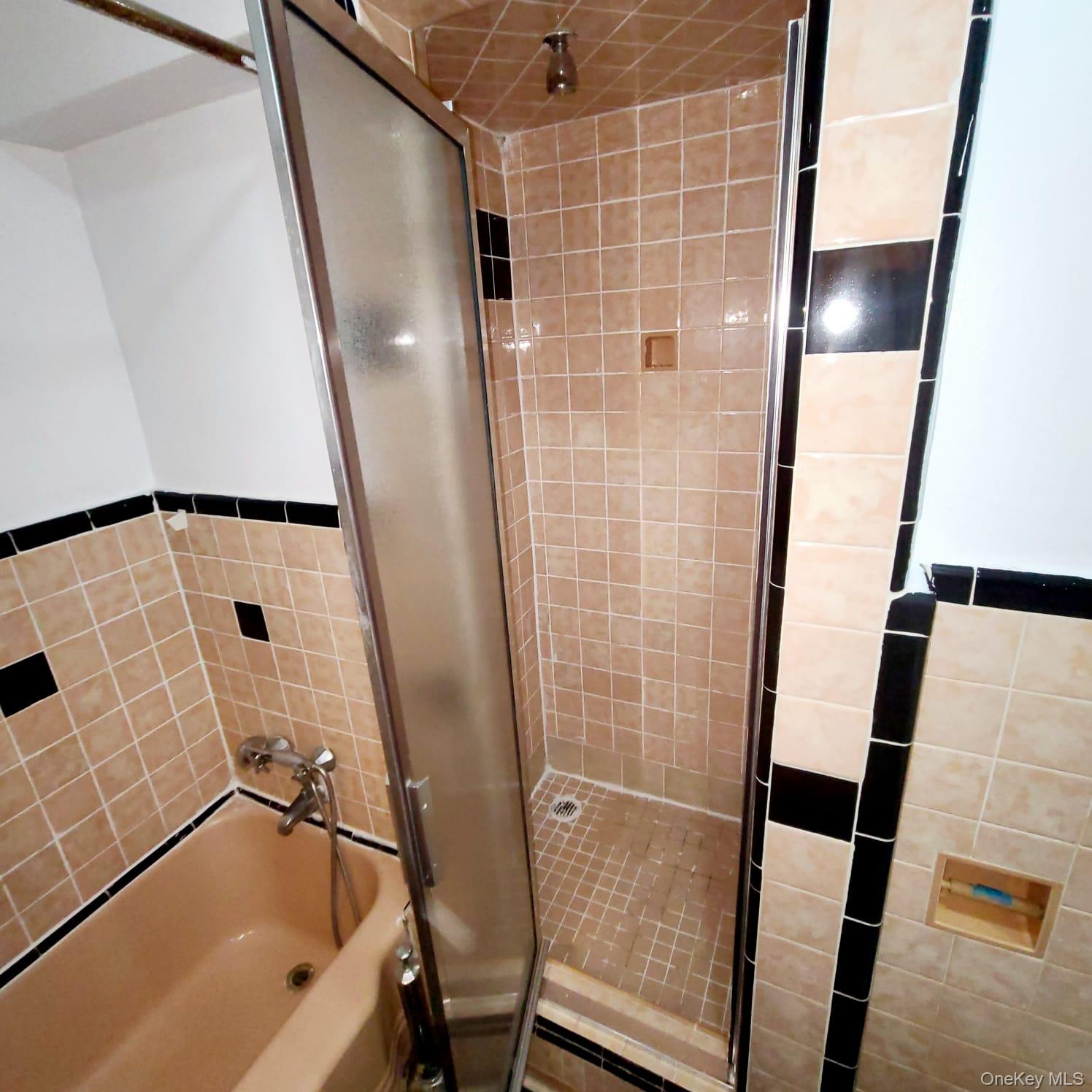 #19 photo, 72-38 Yellowstone Boulevard, Forest Hills , NY 11375