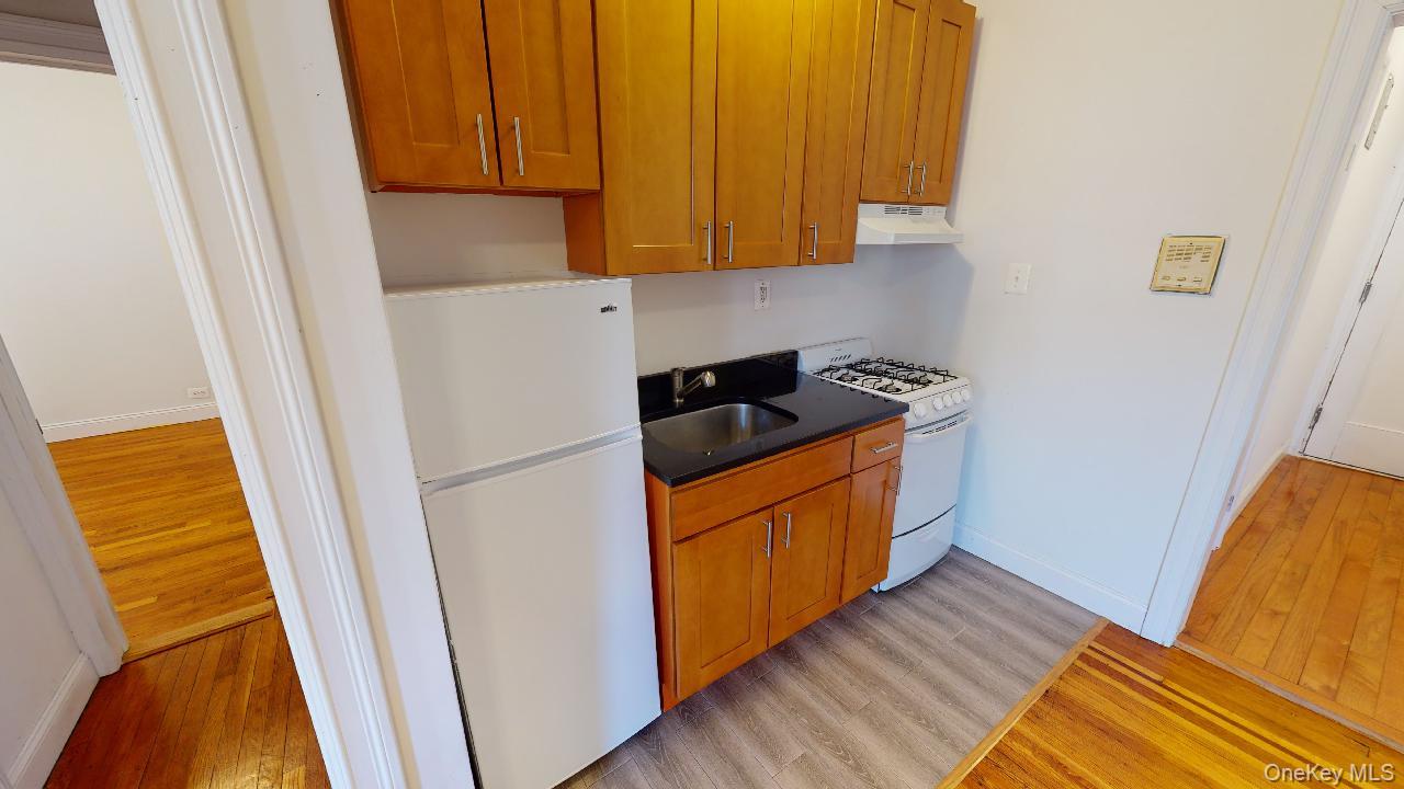 #5 photo, 108-02 72nd Avenue, Forest Hills , NY 11375