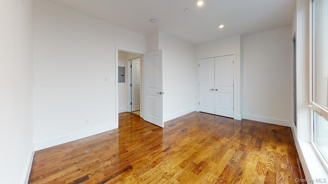 #13 photo, 138-28 Queens Boulevard, कुईंस Briarwood , NY 11435