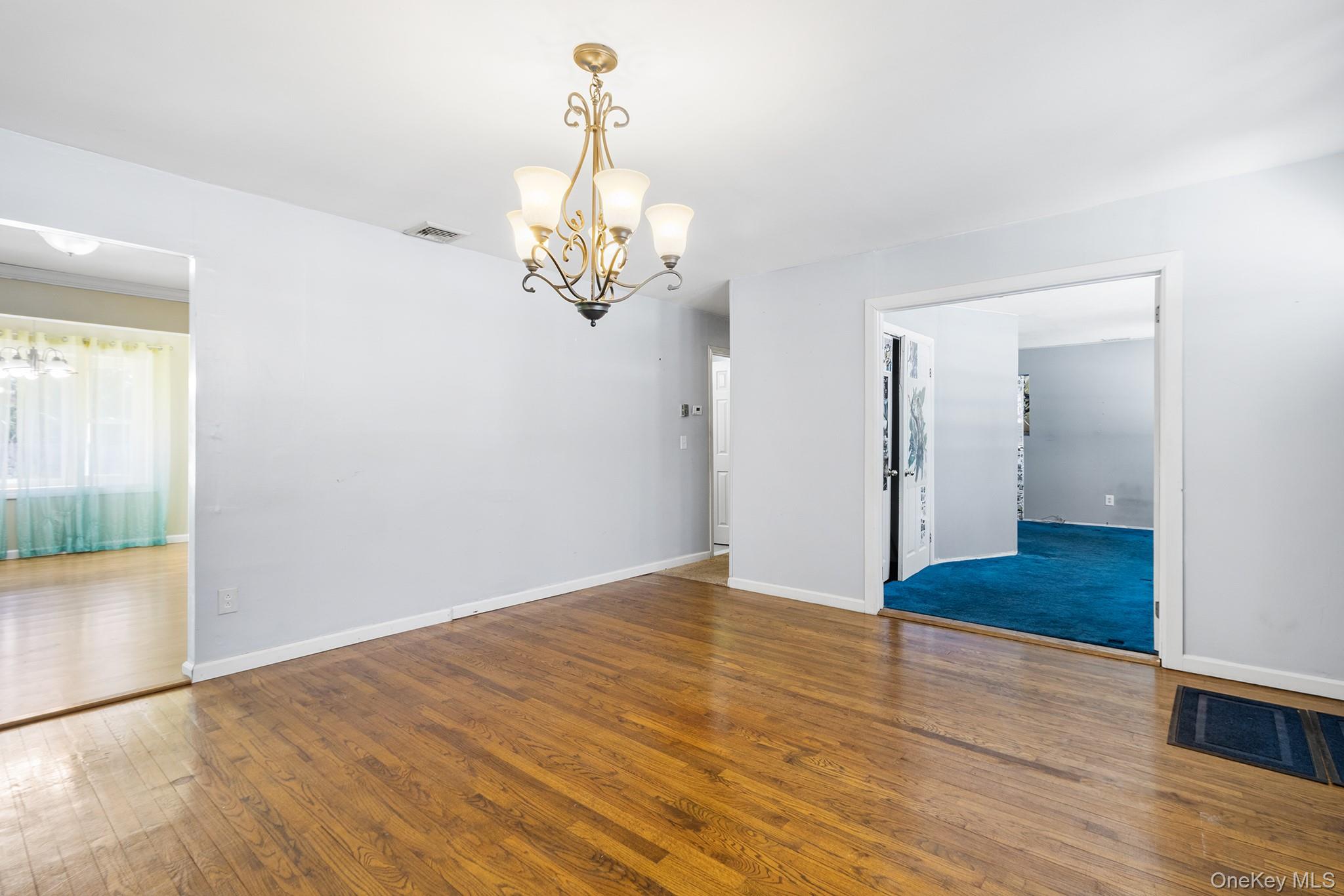 #11 photo, 211 Oswego Avenue, サフォーク郡 Medford , NY 11763