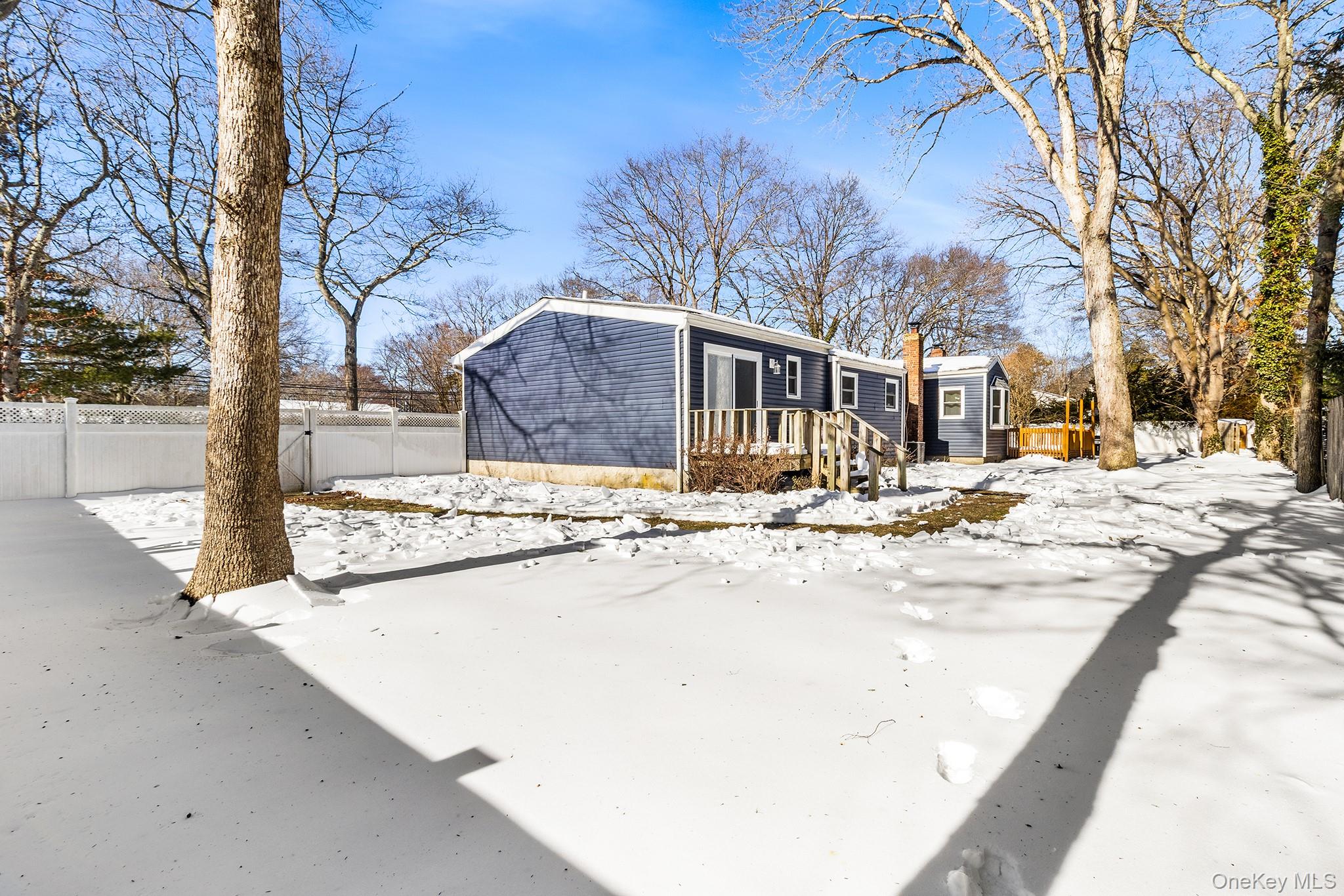 #3 photo, 211 Oswego Avenue, サフォーク郡 Medford , NY 11763