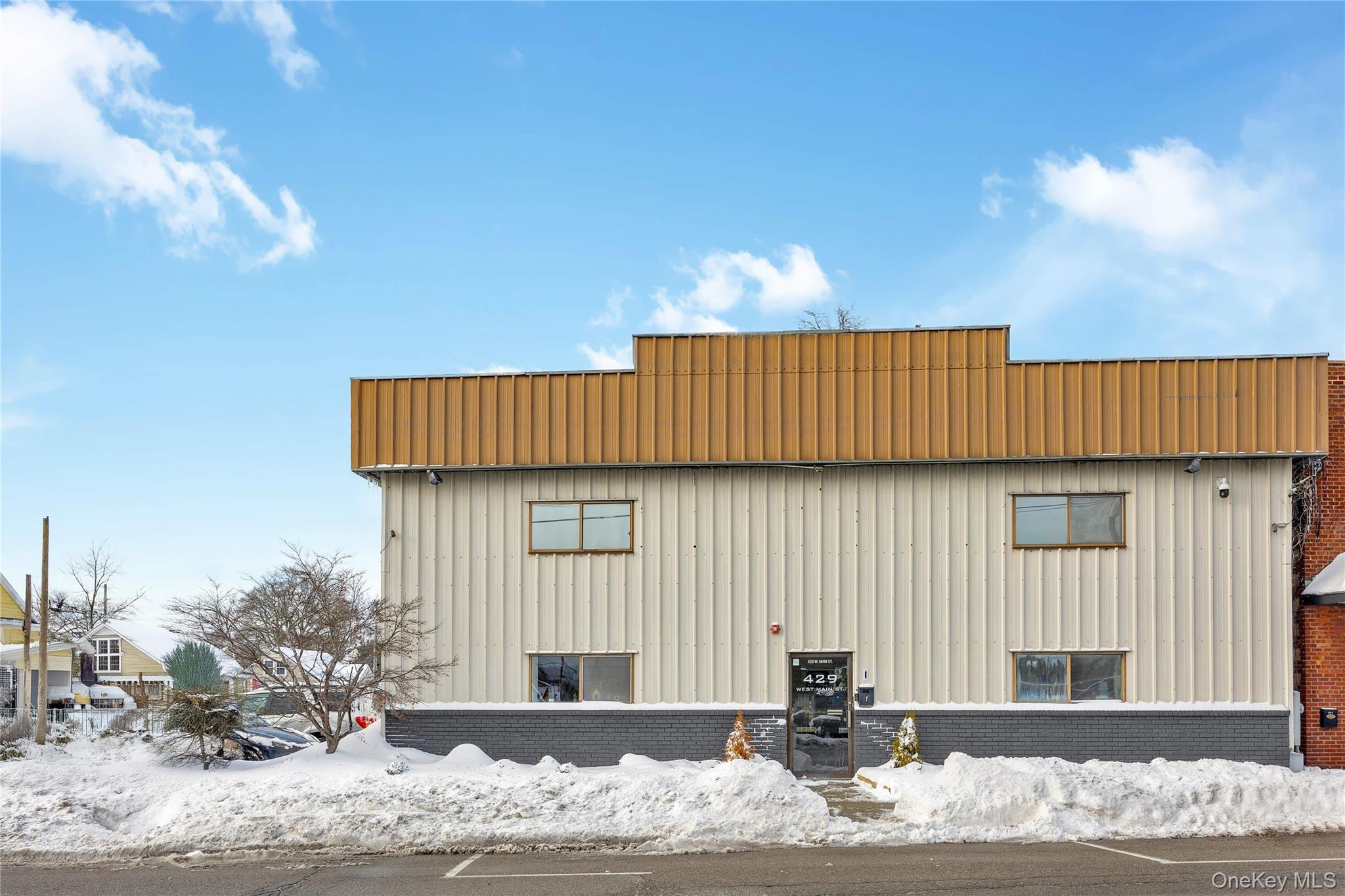 #1 photo, 429 W Main Street, מחוז סאפוק Patchogue , NY 11772