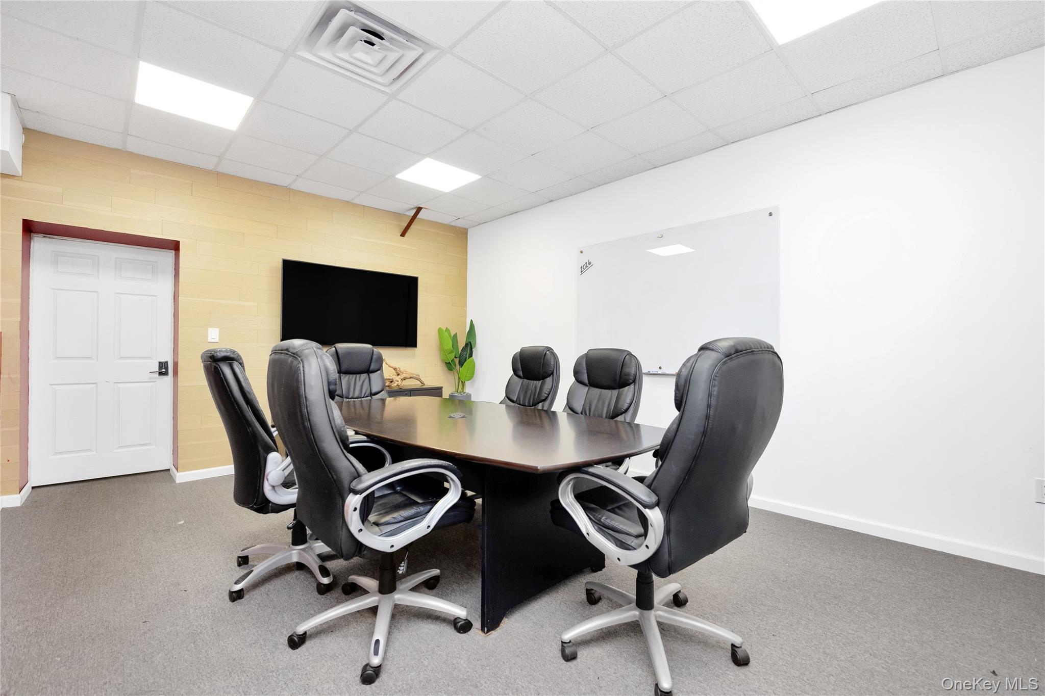 #15 photo, 429 W Main Street, מחוז סאפוק Patchogue , NY 11772