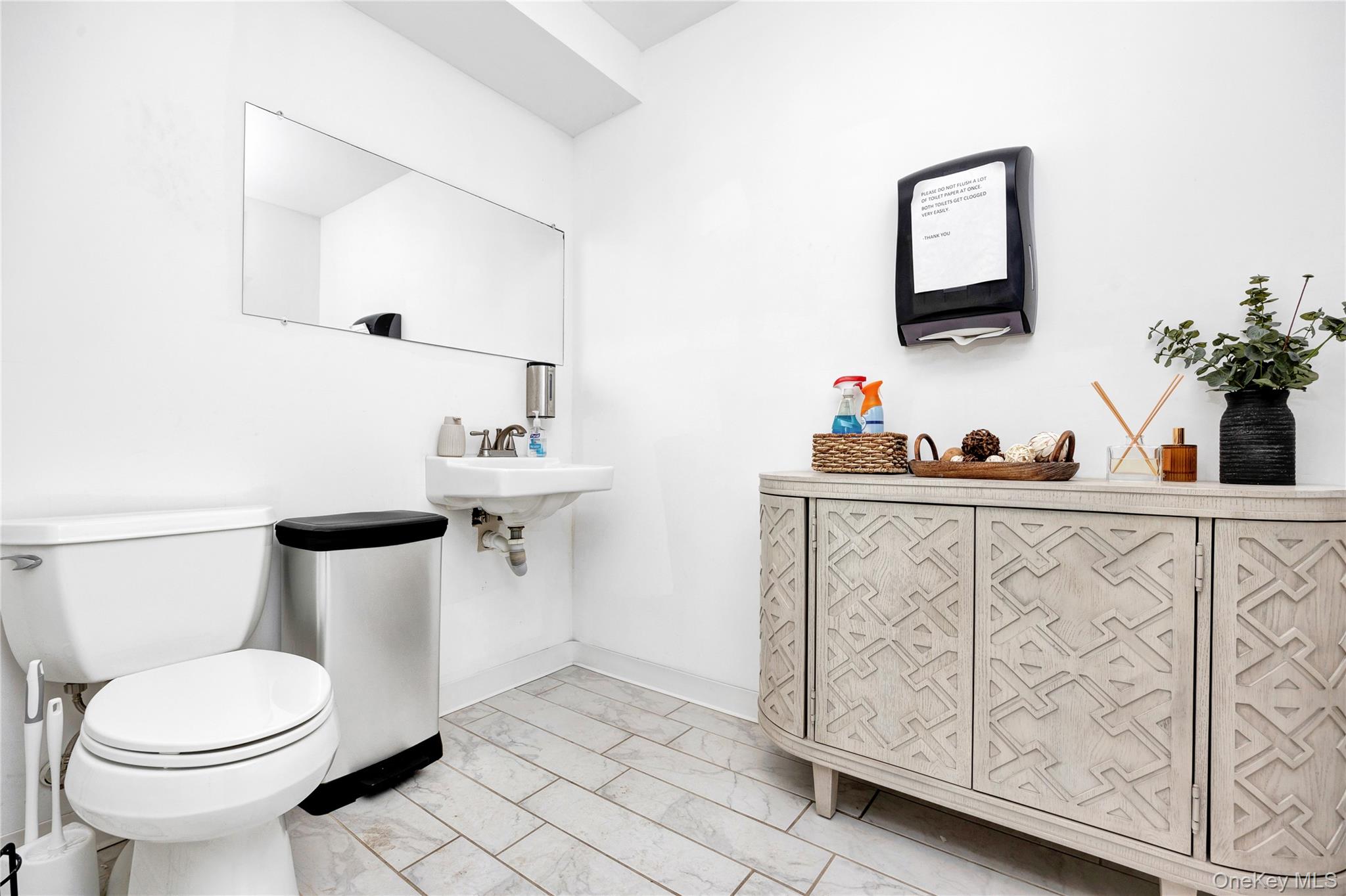 #18 photo, 429 W Main Street, מחוז סאפוק Patchogue , NY 11772