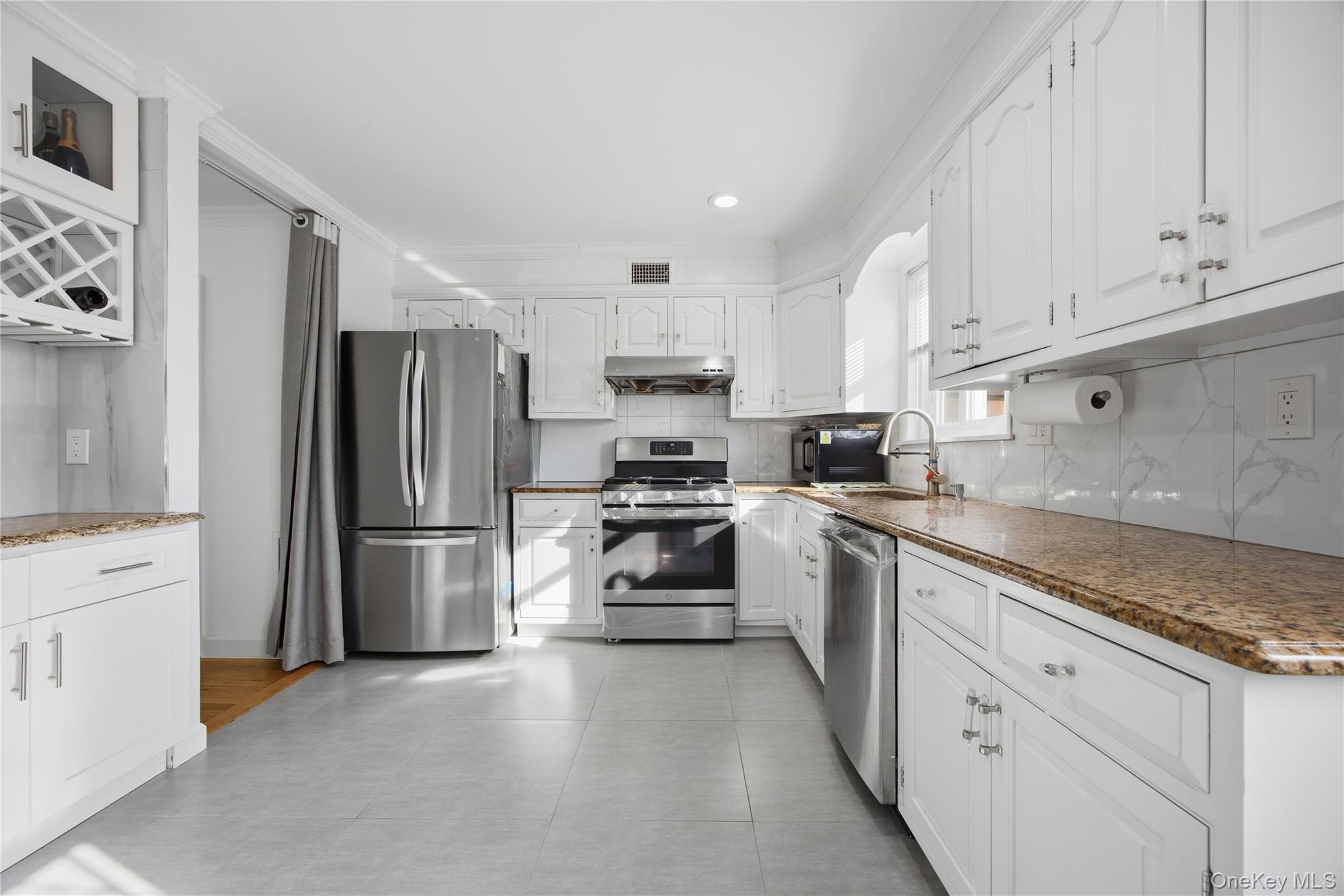 #4 photo, 63-55A Douglaston Parkway, कुईंस Douglaston , NY 11362