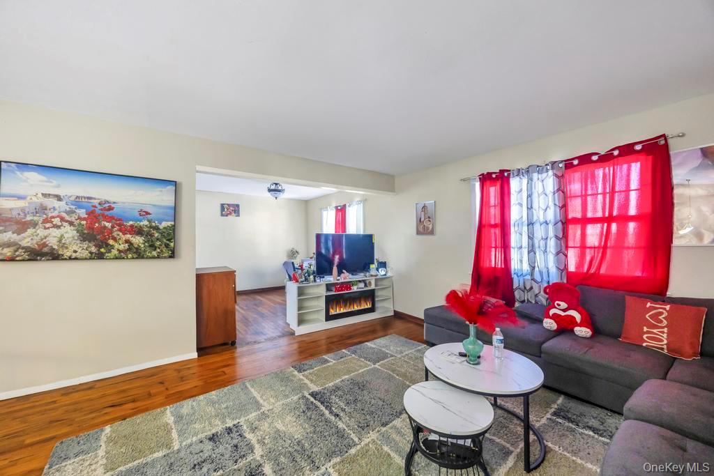 #3 photo, 128 A 17th Street, サフォーク郡 Wheatley Heights , NY 11798