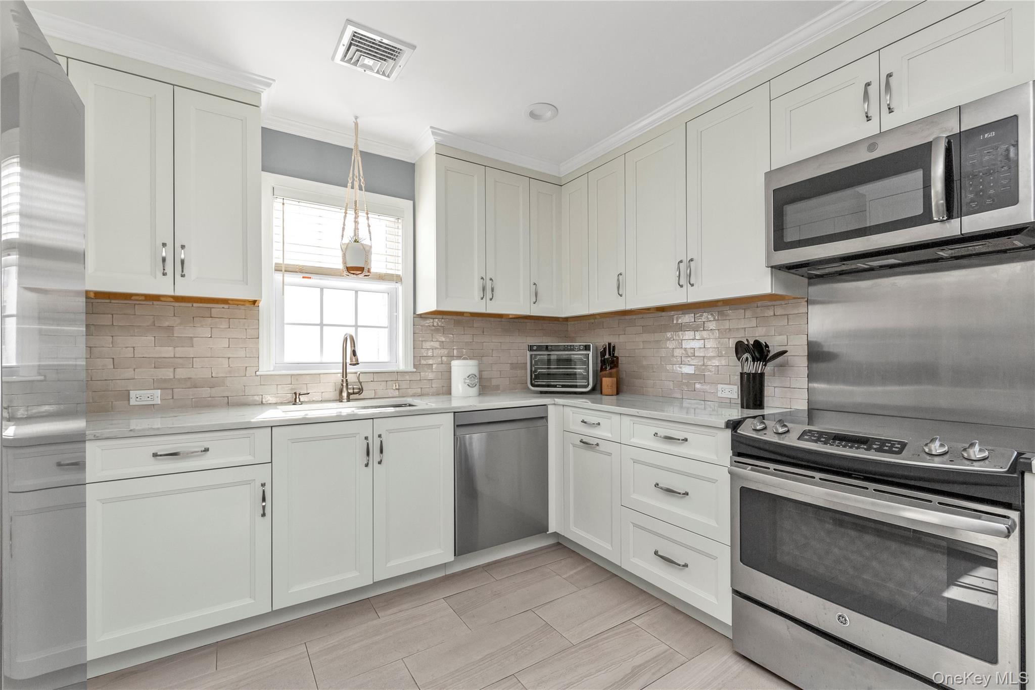 #12 photo, 867 Preston Road, নাসাউ কাউন্টি East Meadow , NY 11554