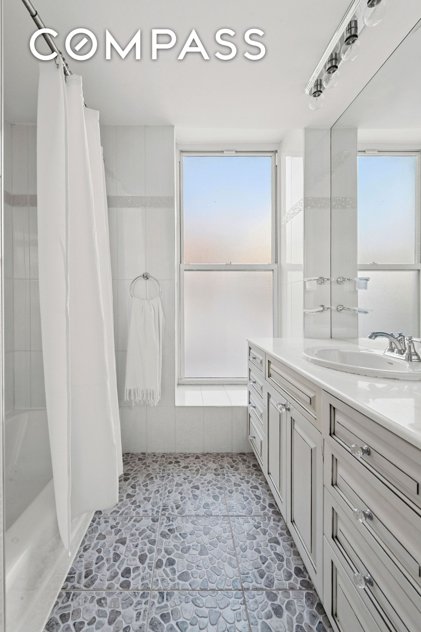 #13 photo, 275 Water Street, ম্যানহাটন Financial District , NY 10038