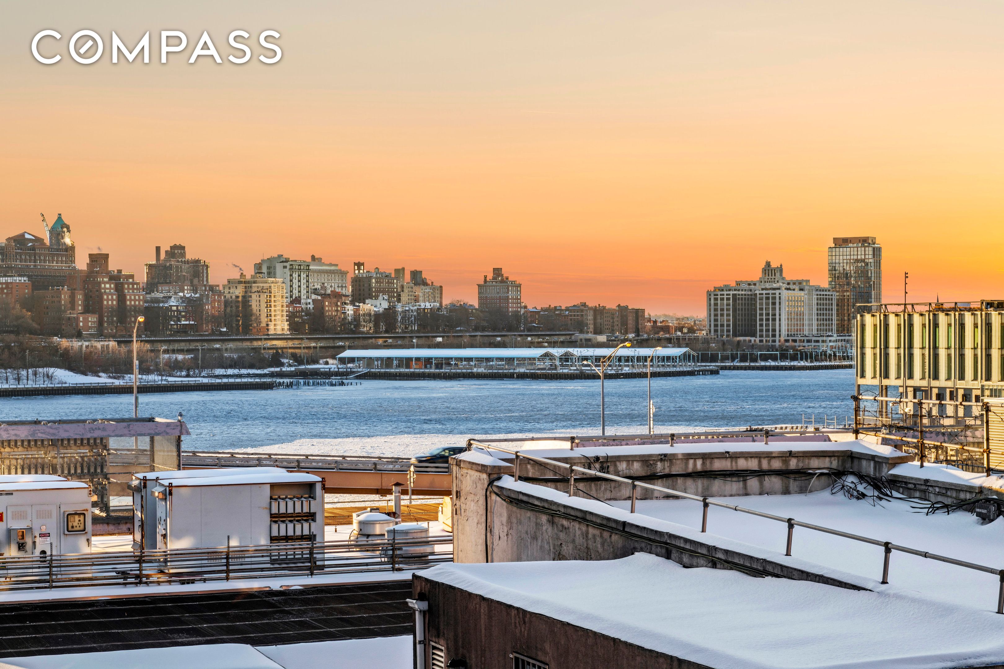 #3 photo, 275 Water Street, ম্যানহাটন Financial District , NY 10038