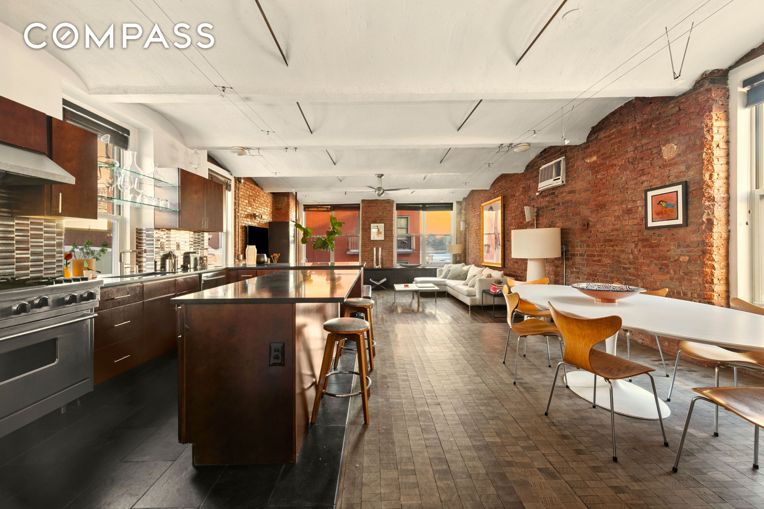 #4 photo, 275 Water Street, ম্যানহাটন Financial District , NY 10038