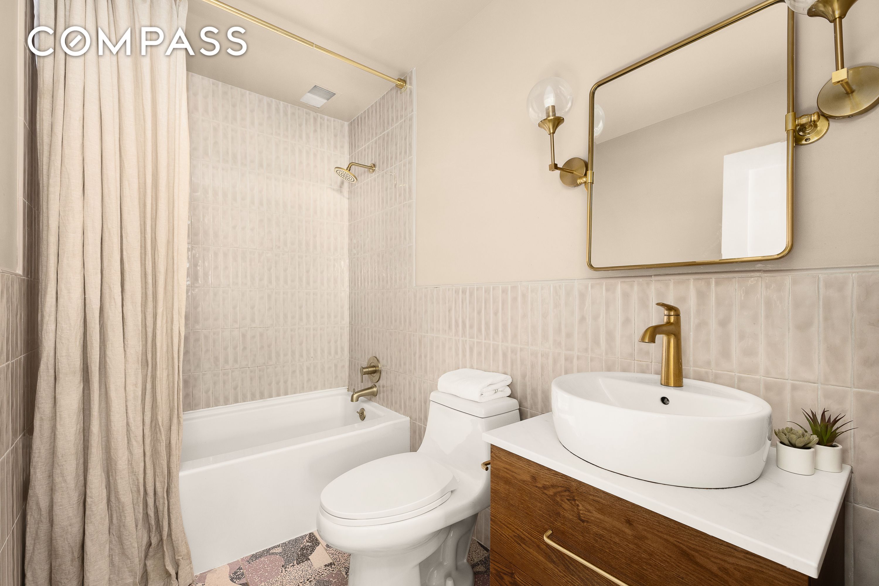 #8 photo, 325 Grand Avenue, הברונקס Clinton Hill , NY 11238