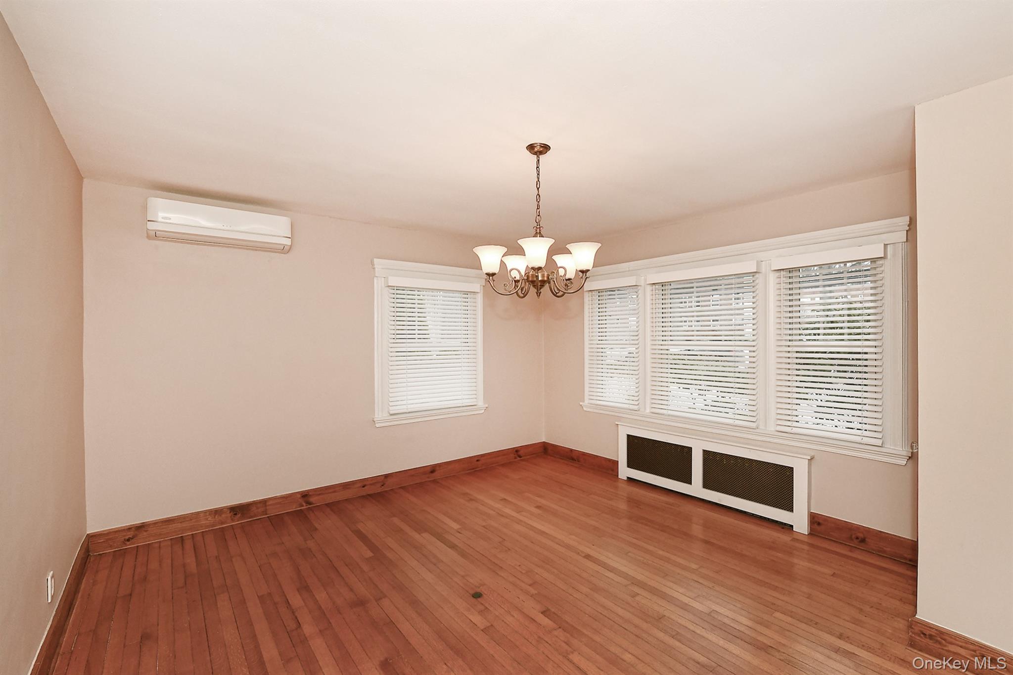 #14 photo, 198 Warner Avenue, ナッソー郡 Roslyn Heights , NY 11577