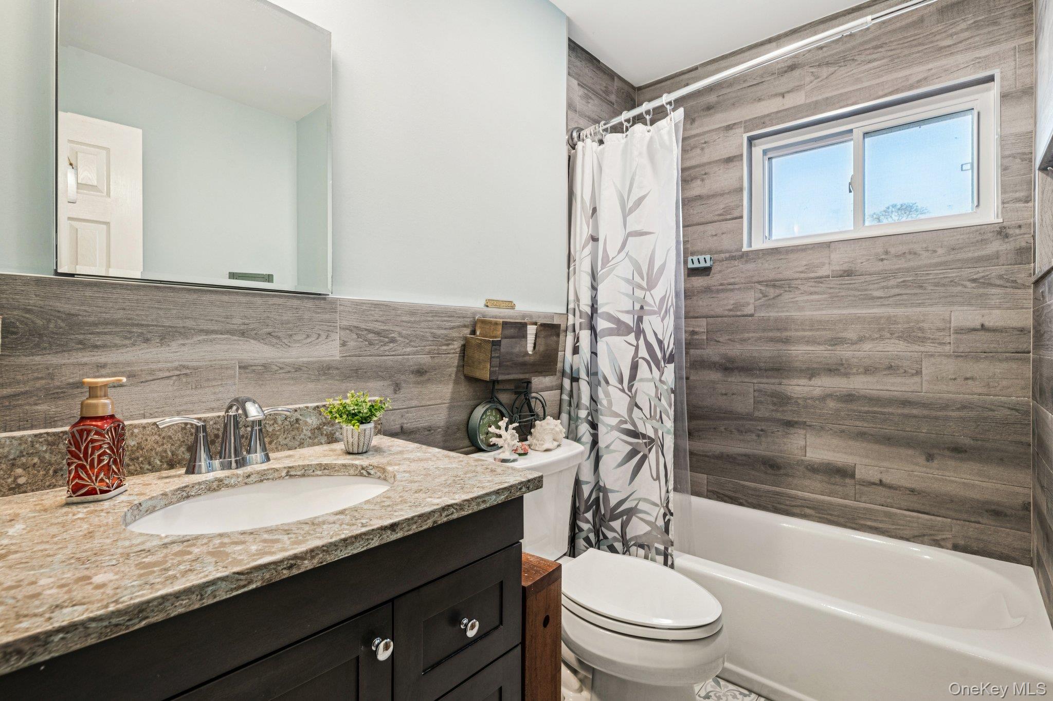 #12 photo, 662 College Road, Farmingville , NY 11738