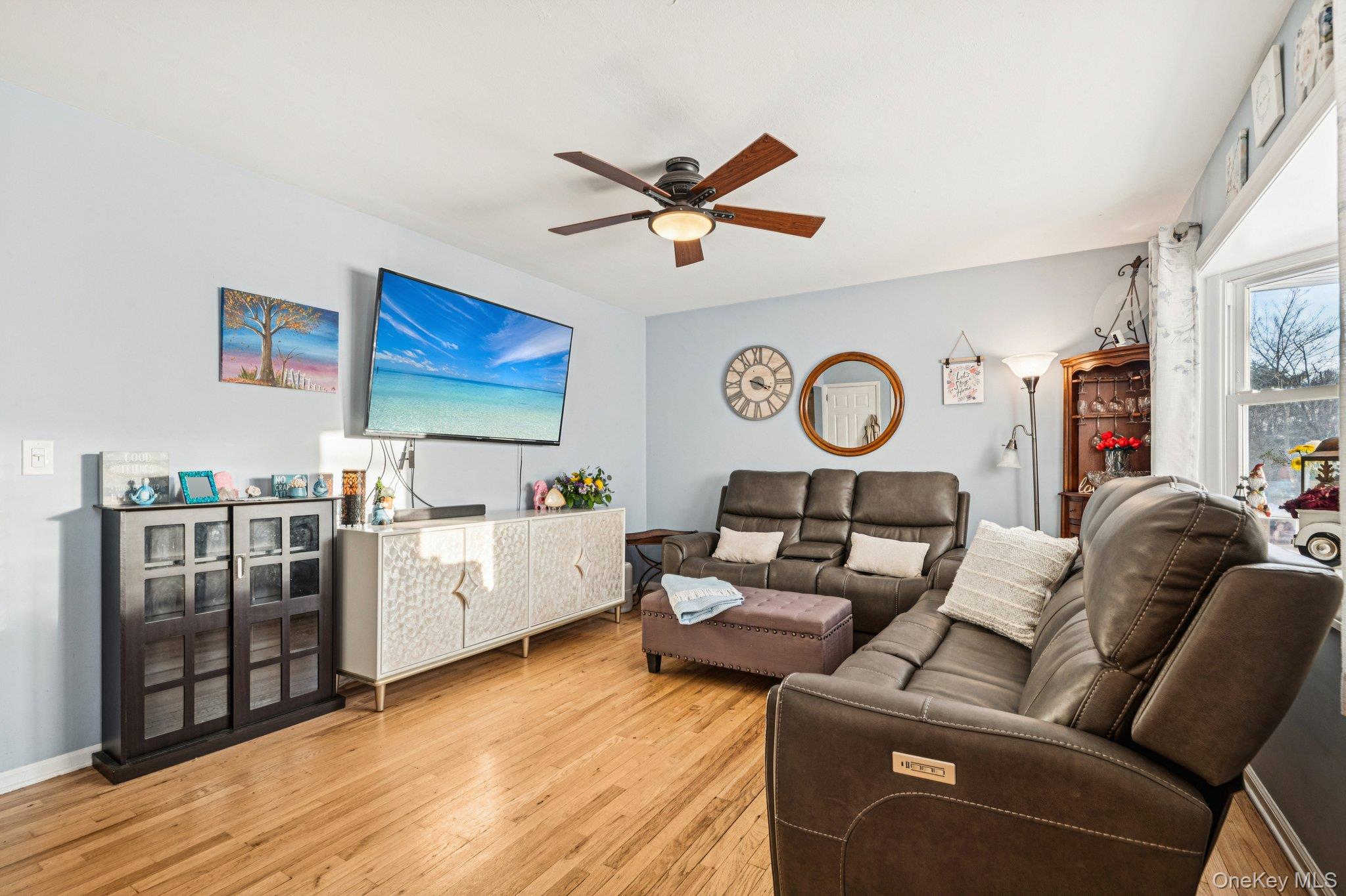 #4 photo, 662 College Road, Farmingville , NY 11738