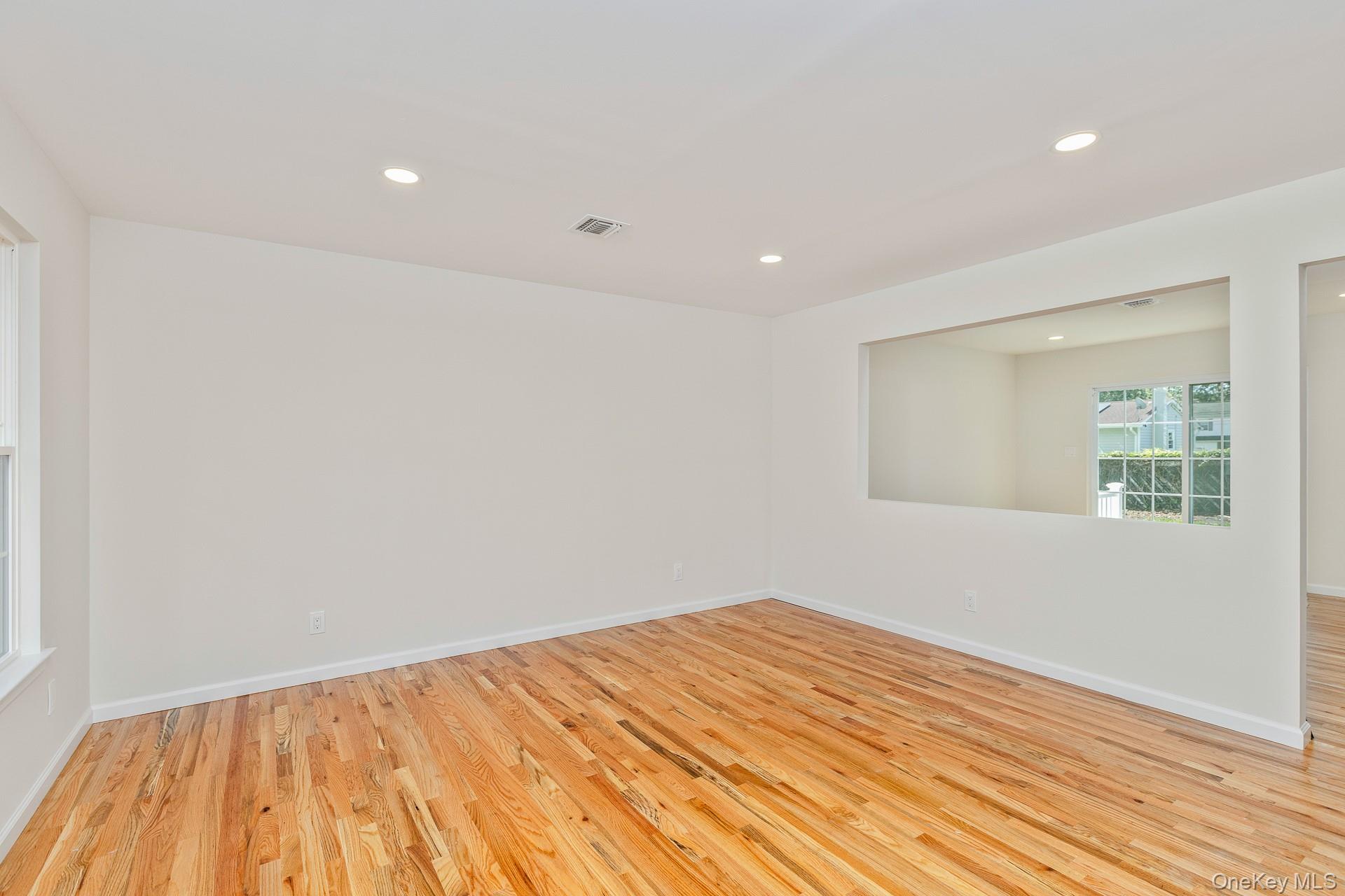 #11 photo, 112 Chanel Drive, Саффолк ‖ Shirley , NY 11967