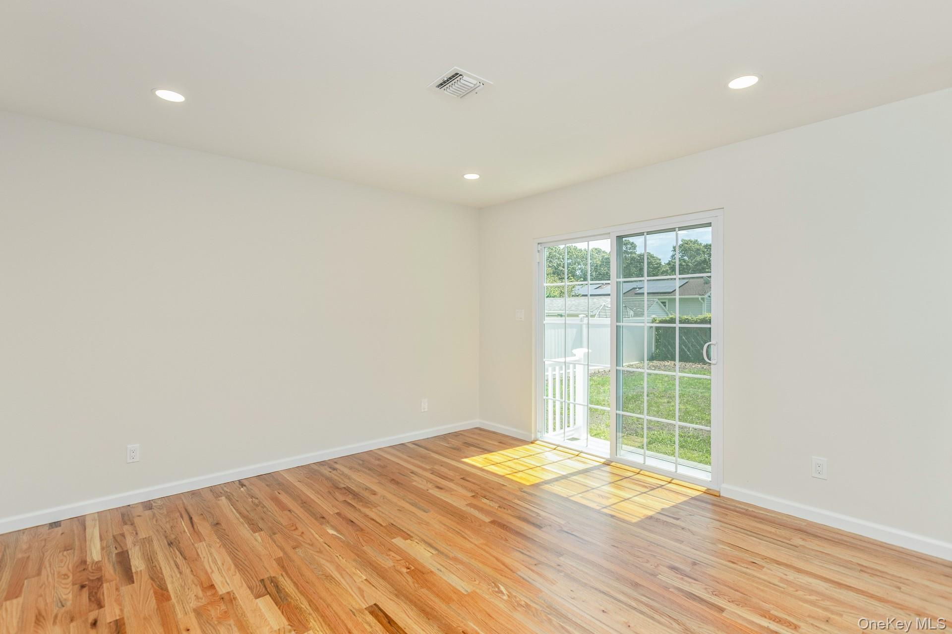 #14 photo, 112 Chanel Drive, Саффолк ‖ Shirley , NY 11967