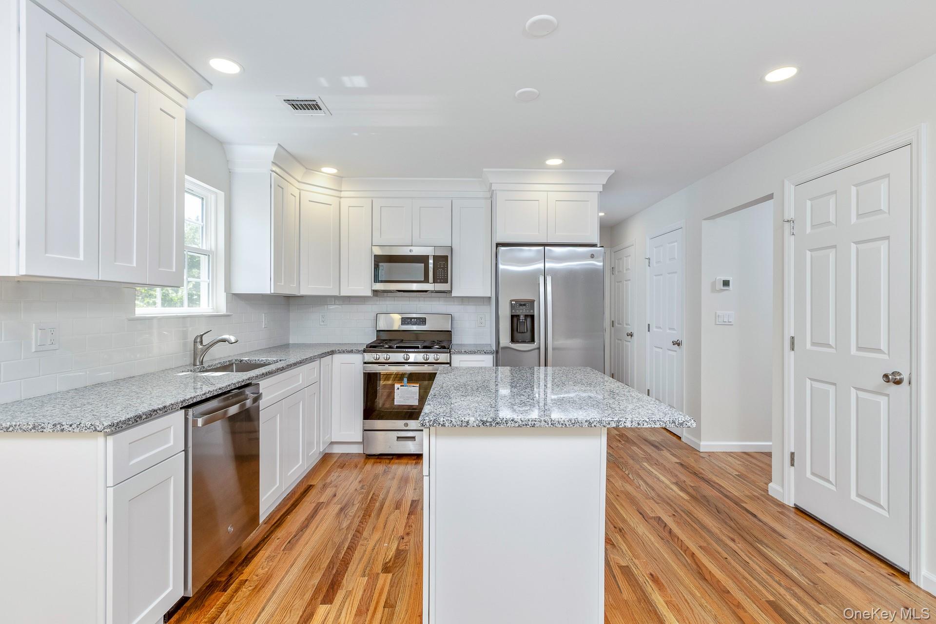 #15 photo, 112 Chanel Drive, Саффолк ‖ Shirley , NY 11967