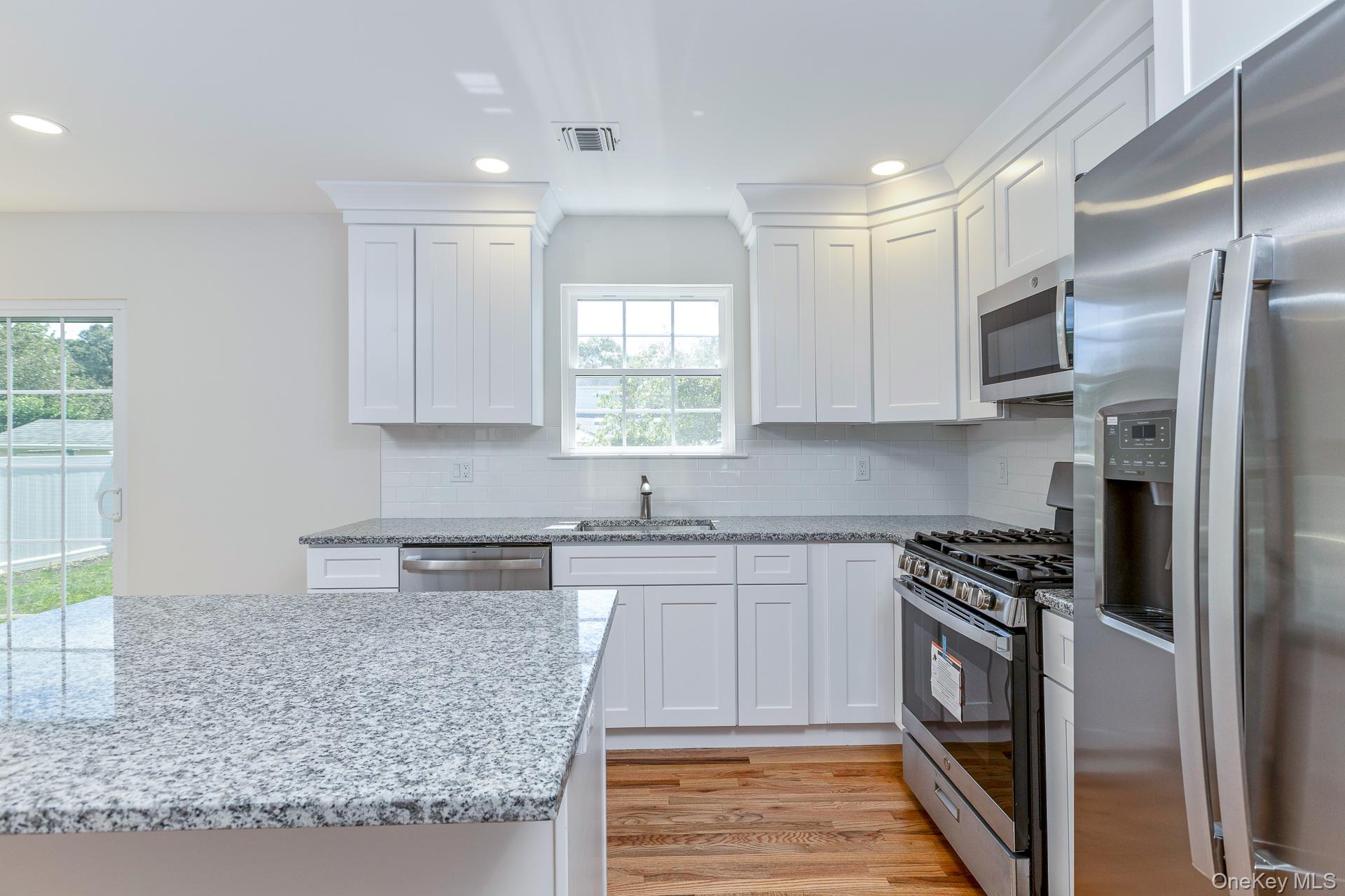 #17 photo, 112 Chanel Drive, Саффолк ‖ Shirley , NY 11967