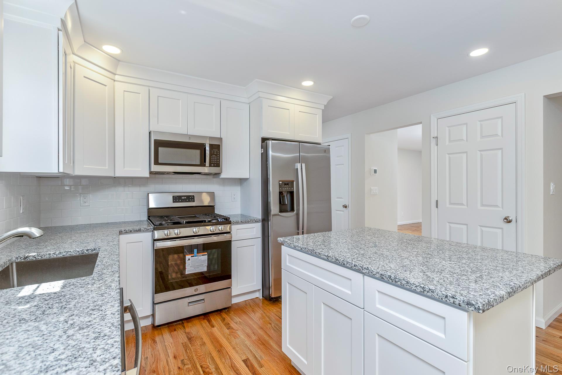 #18 photo, 112 Chanel Drive, Саффолк ‖ Shirley , NY 11967