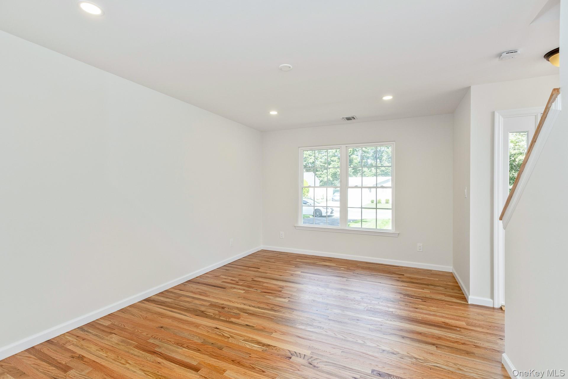 #9 photo, 112 Chanel Drive, Саффолк ‖ Shirley , NY 11967