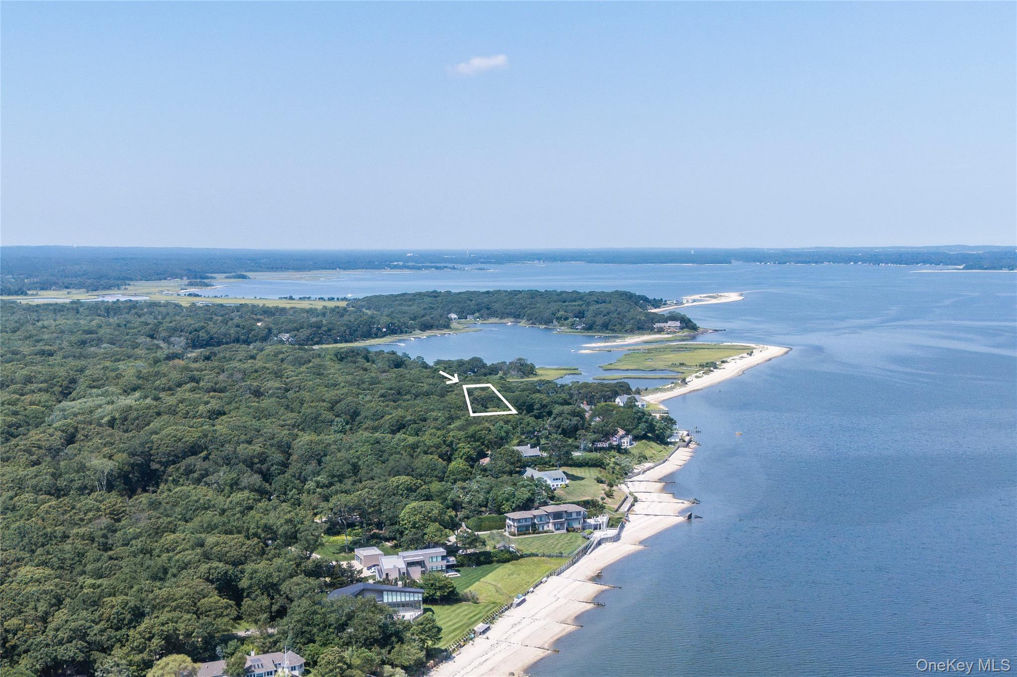 #1 photo, 87 Washington Heights Avenue, サフォーク郡 Hampton Bays , NY 11946