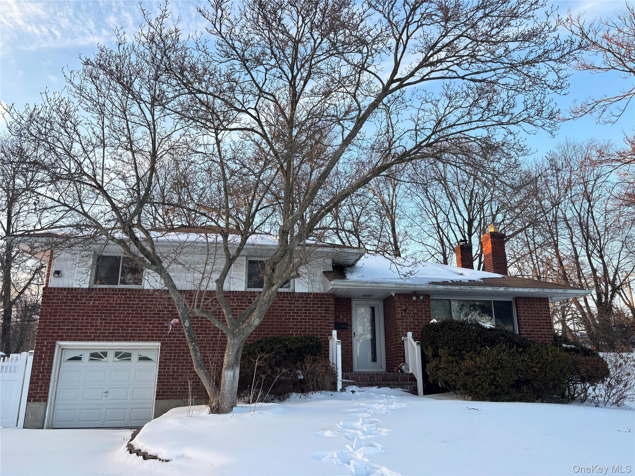 #1 photo, 105 Seaman Road, ナッソー郡 Jericho , NY 11753