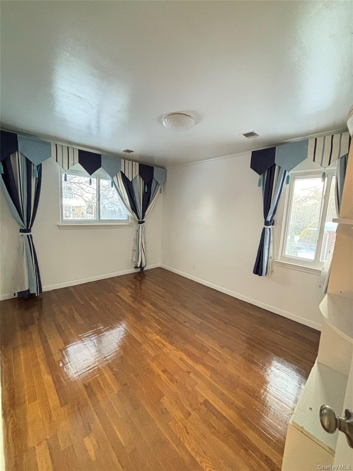 #13 photo, 105 Seaman Road, ナッソー郡 Jericho , NY 11753