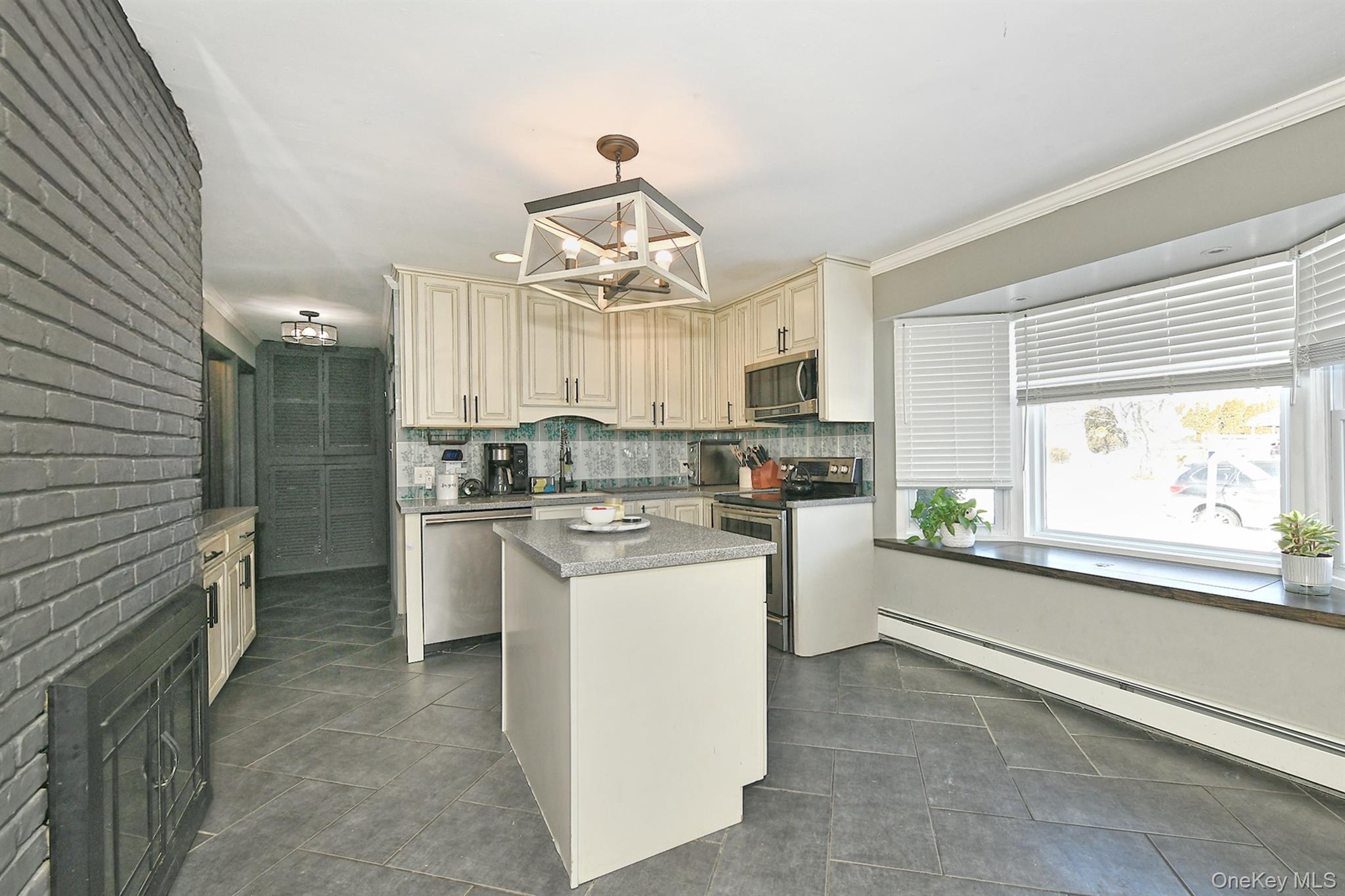 #5 photo, 14 Thimble Lane, Hicksville , NY 11801