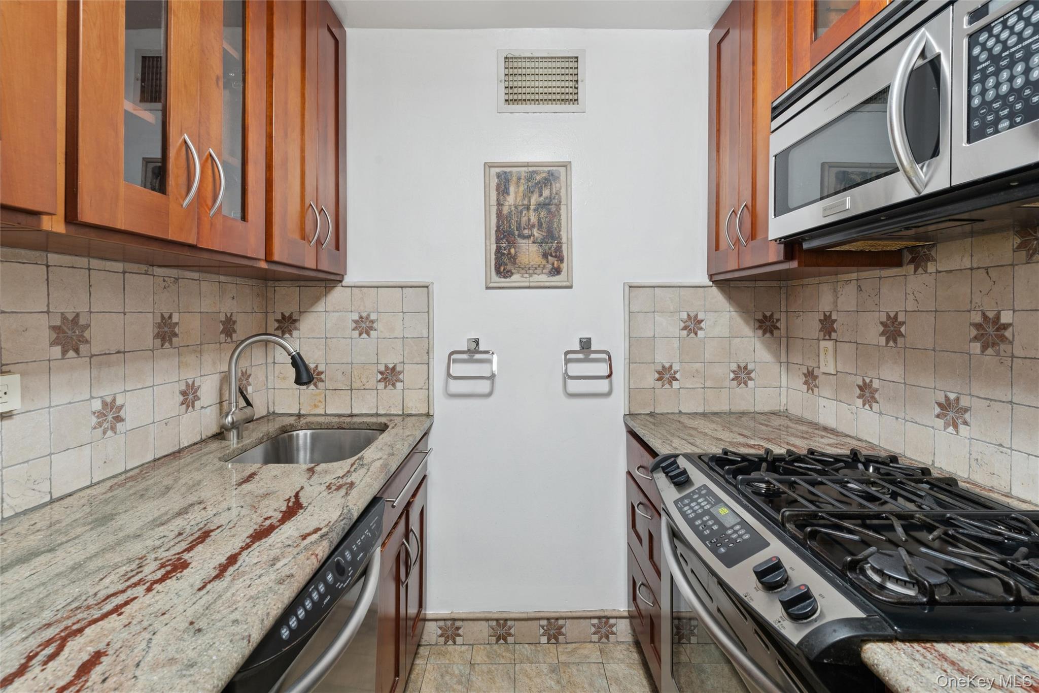 #8 photo, 10230 66 Road, Forest Hills , NY 11375