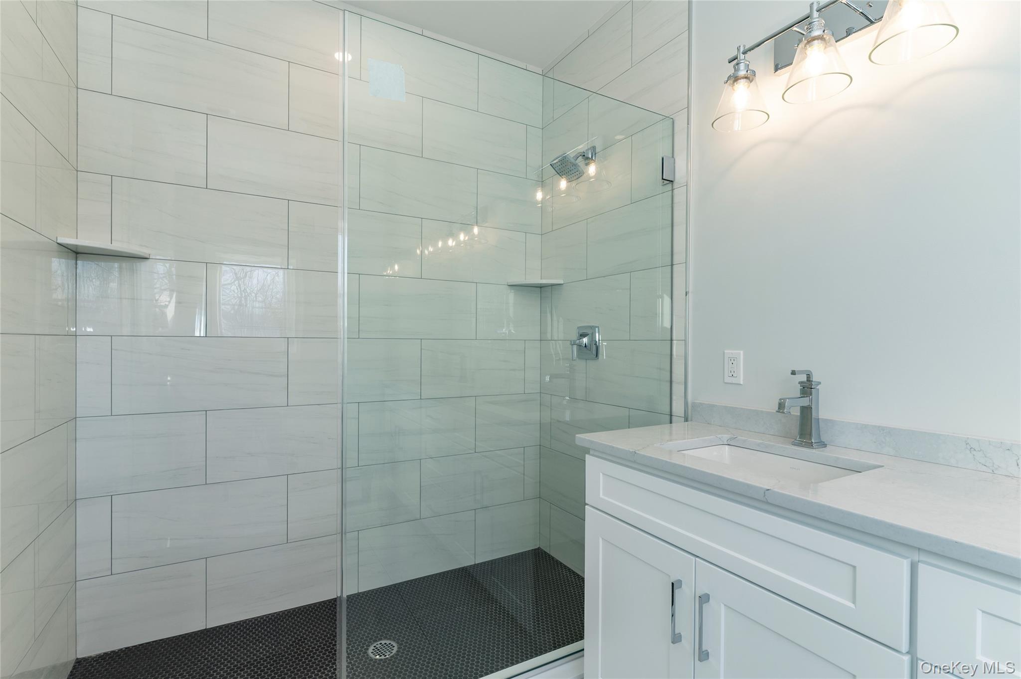 #18 photo, 748 9W Route, Valley Cottage , NY 10989