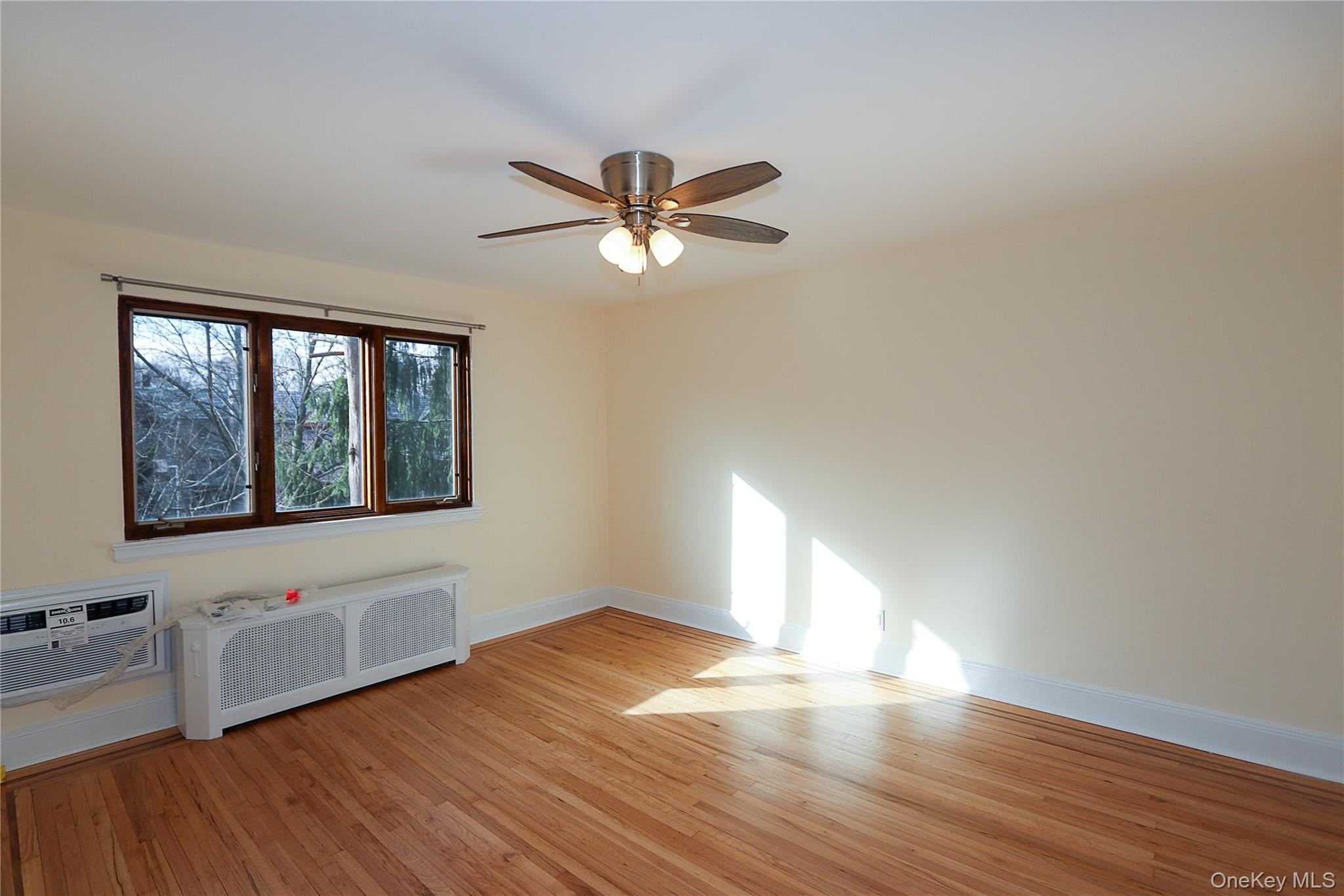 #10 photo, 67-47 Kessel Street, クイーンズ区 Forest Hills , NY 11375