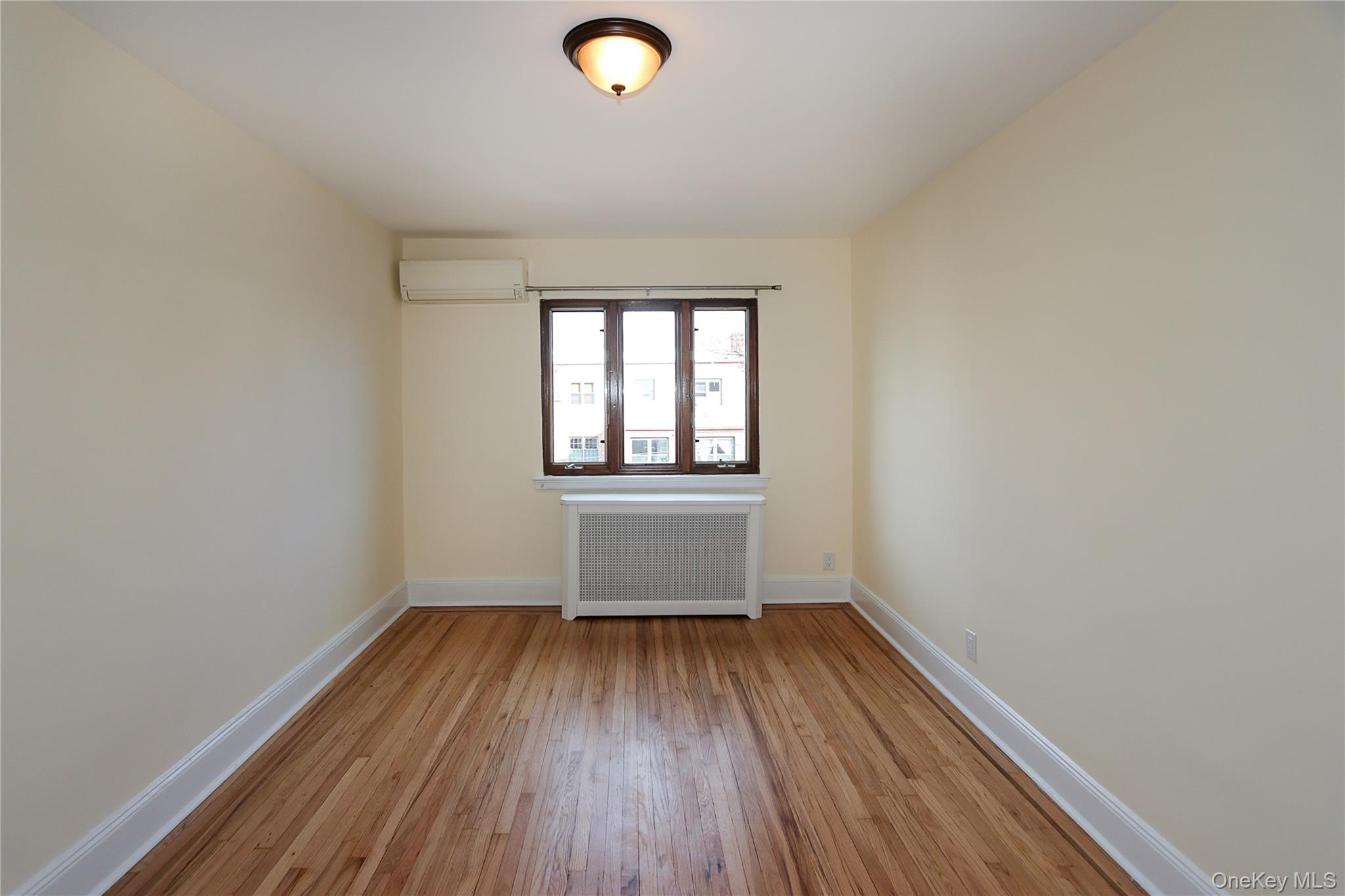 #12 photo, 67-47 Kessel Street, クイーンズ区 Forest Hills , NY 11375