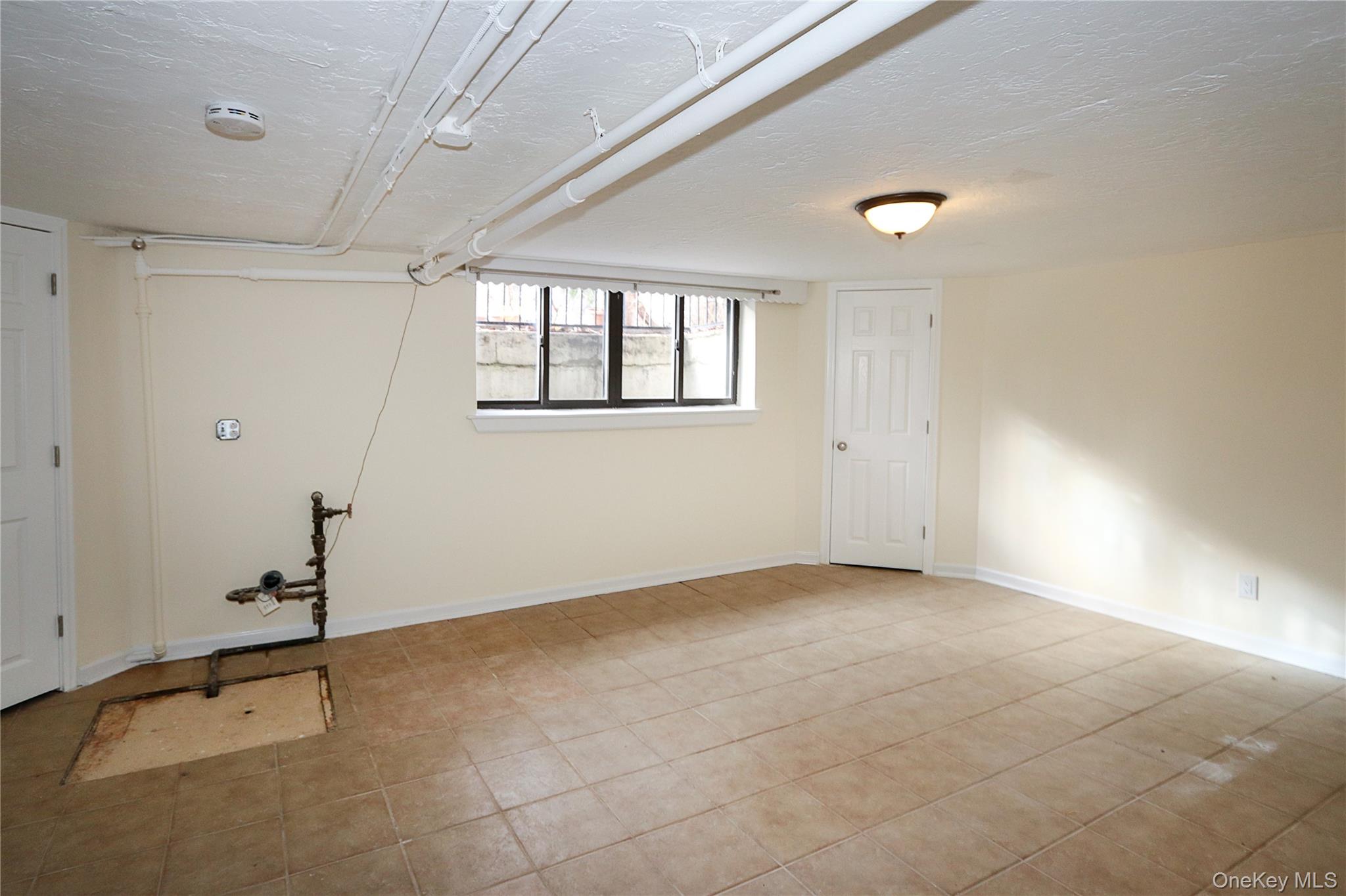 #15 photo, 67-47 Kessel Street, クイーンズ区 Forest Hills , NY 11375