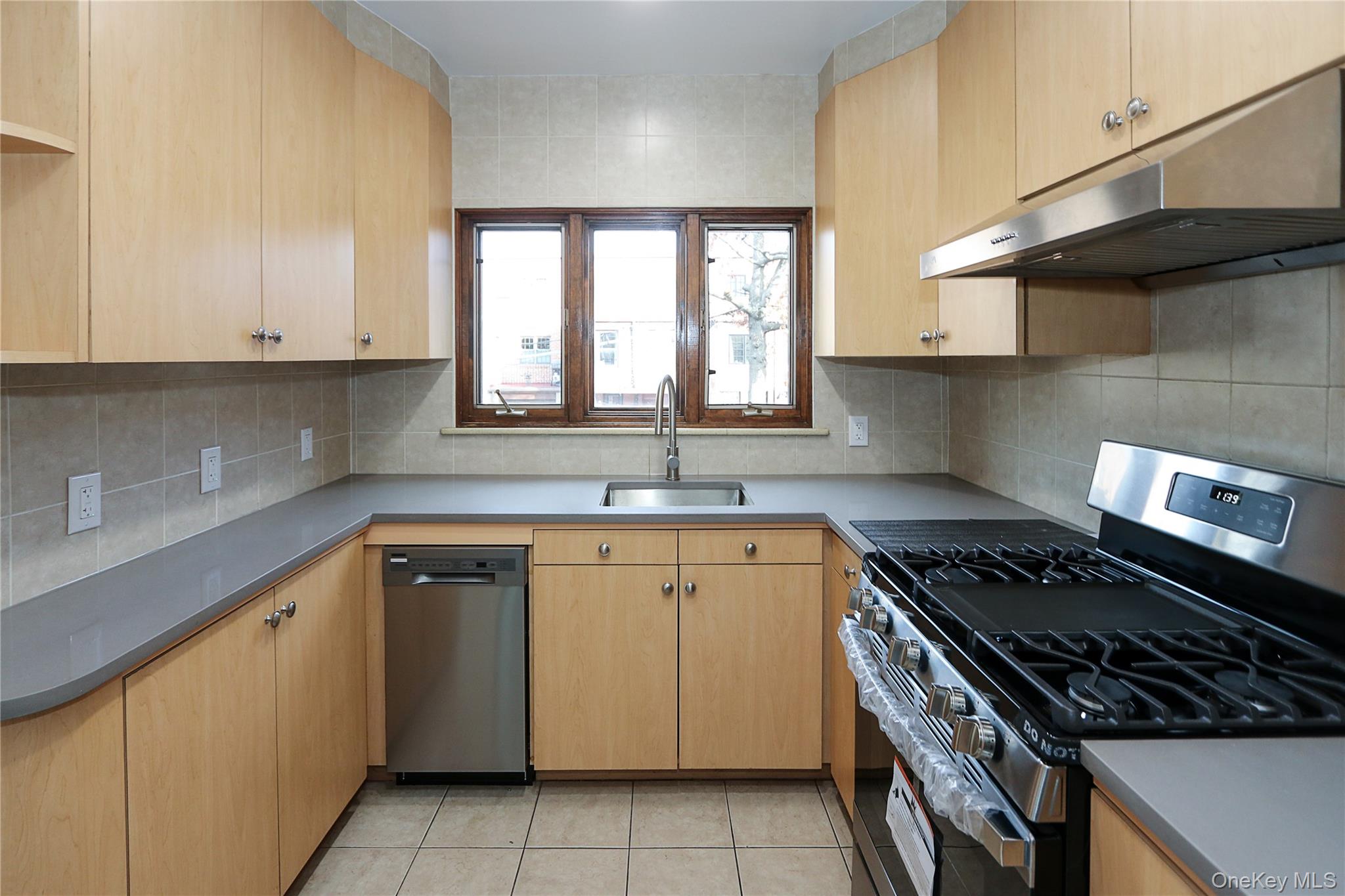 #6 photo, 67-47 Kessel Street, クイーンズ区 Forest Hills , NY 11375