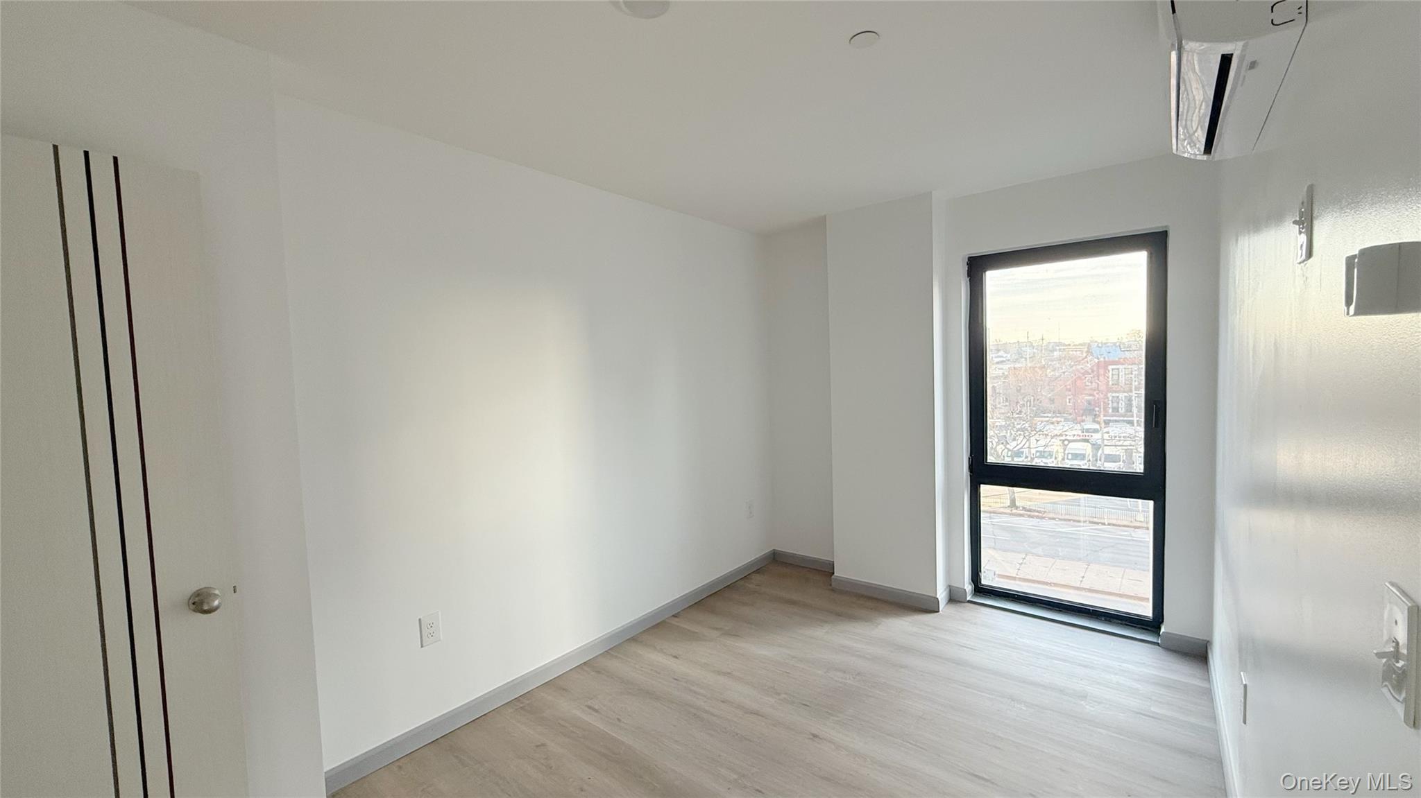 #7 photo, 70-40 45th Avenue, クイーンズ区 Woodside , NY 11377