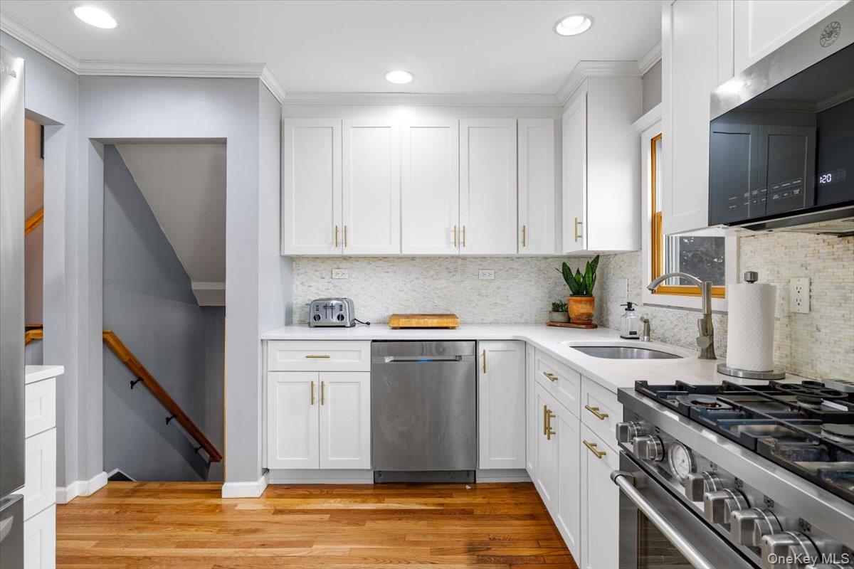 #10 photo, 39 Garnet Lane, नासाउ काउंटी Plainview , NY 11803