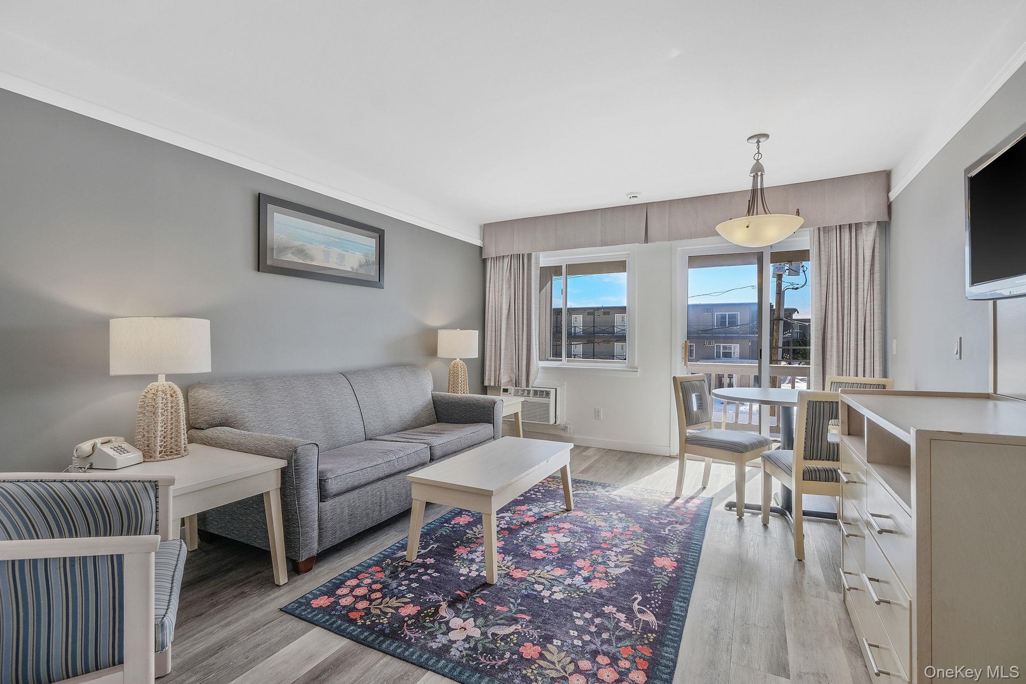 #2 photo, 131 S Emerson Avenue, Саффолк ‖ Montauk , NY 11954